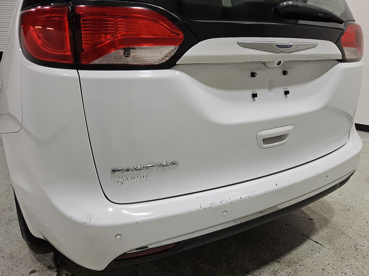 2019 Chrysler Pacifica Touring L Белый vin: 2C4RC1BG1KR624980 Damage: Rear Bumper, Chipped, 10 Or More