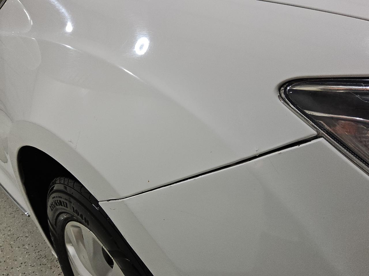 2019 Chrysler Pacifica Touring L Белый vin: 2C4RC1BG1KR624980 Damage: Right Front Fender, Previous Repair, Substandard Repair