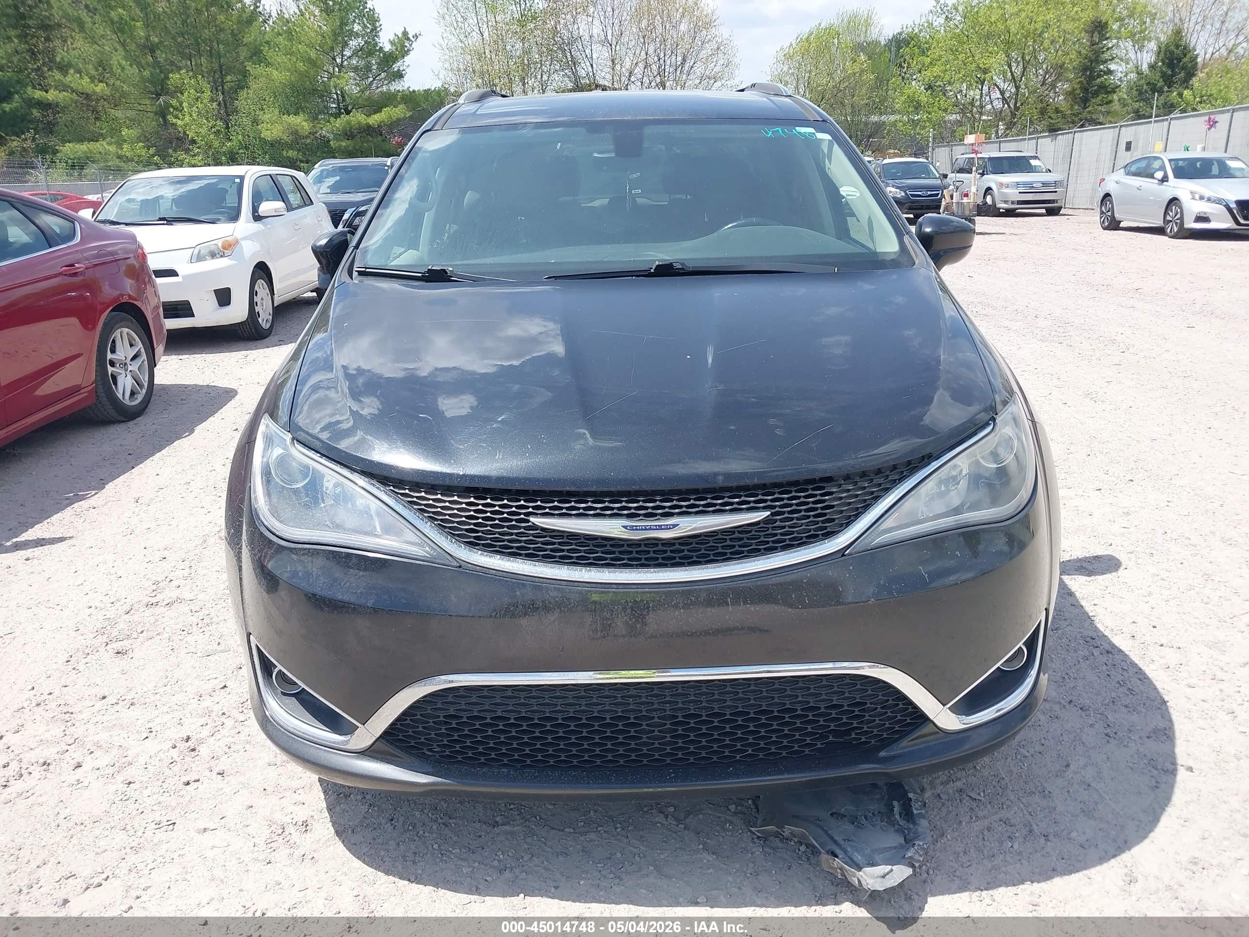 2019 Chrysler Pacifica Touring L Черный vin: 2C4RC1BG1KR651550