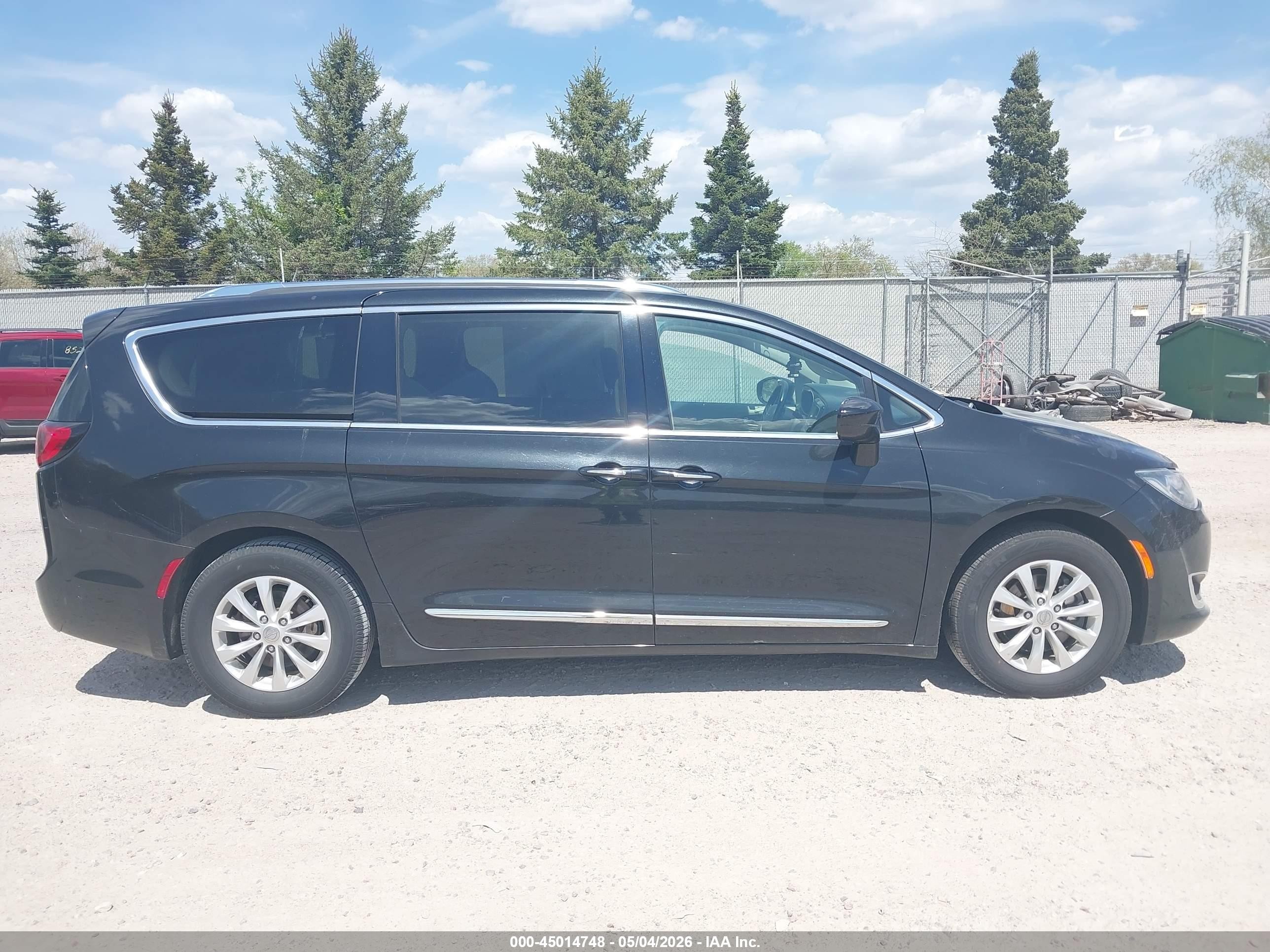 2019 Chrysler Pacifica Touring L Черный vin: 2C4RC1BG1KR651550