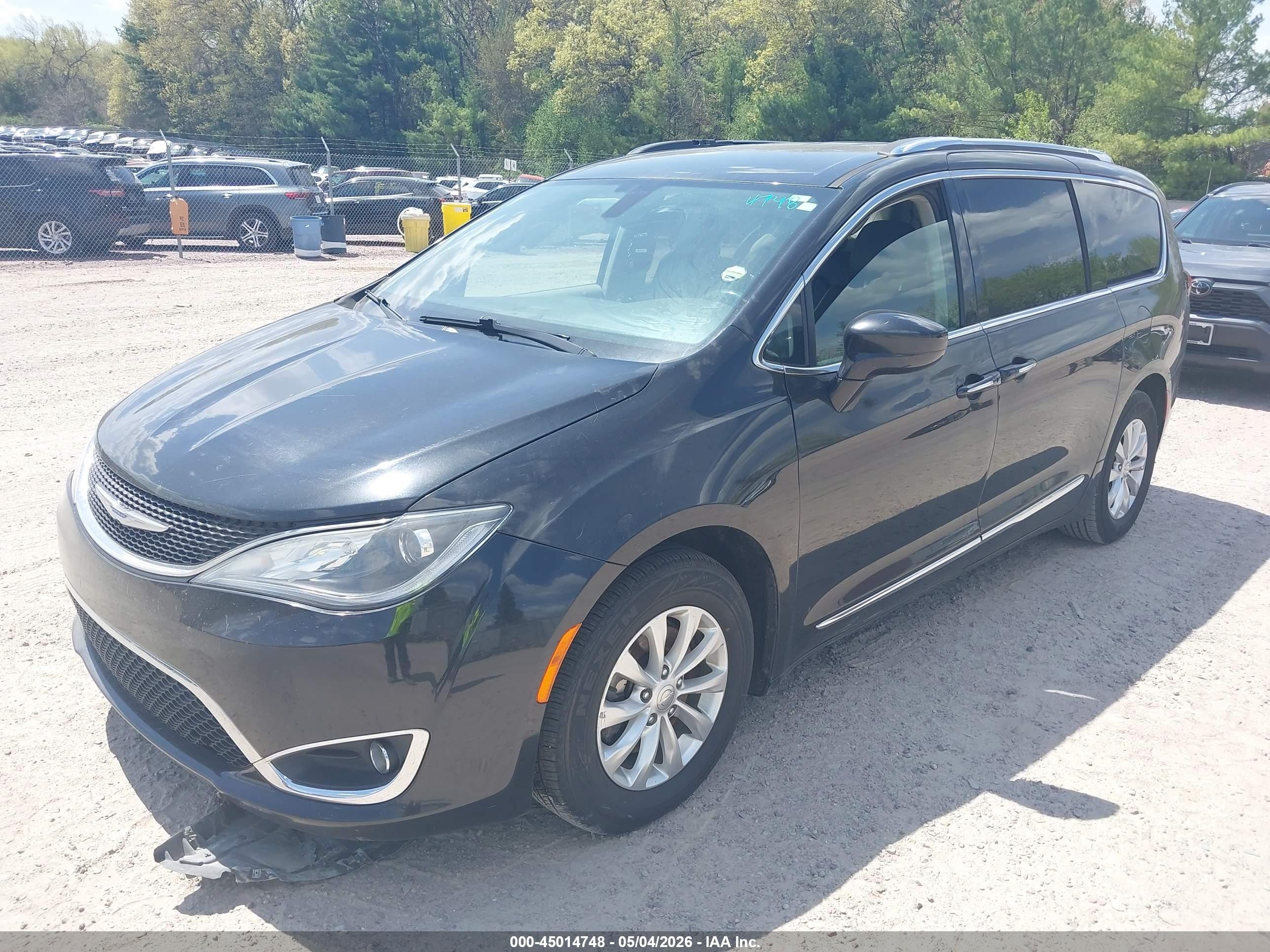 2019 Chrysler Pacifica Touring L Черный vin: 2C4RC1BG1KR651550
