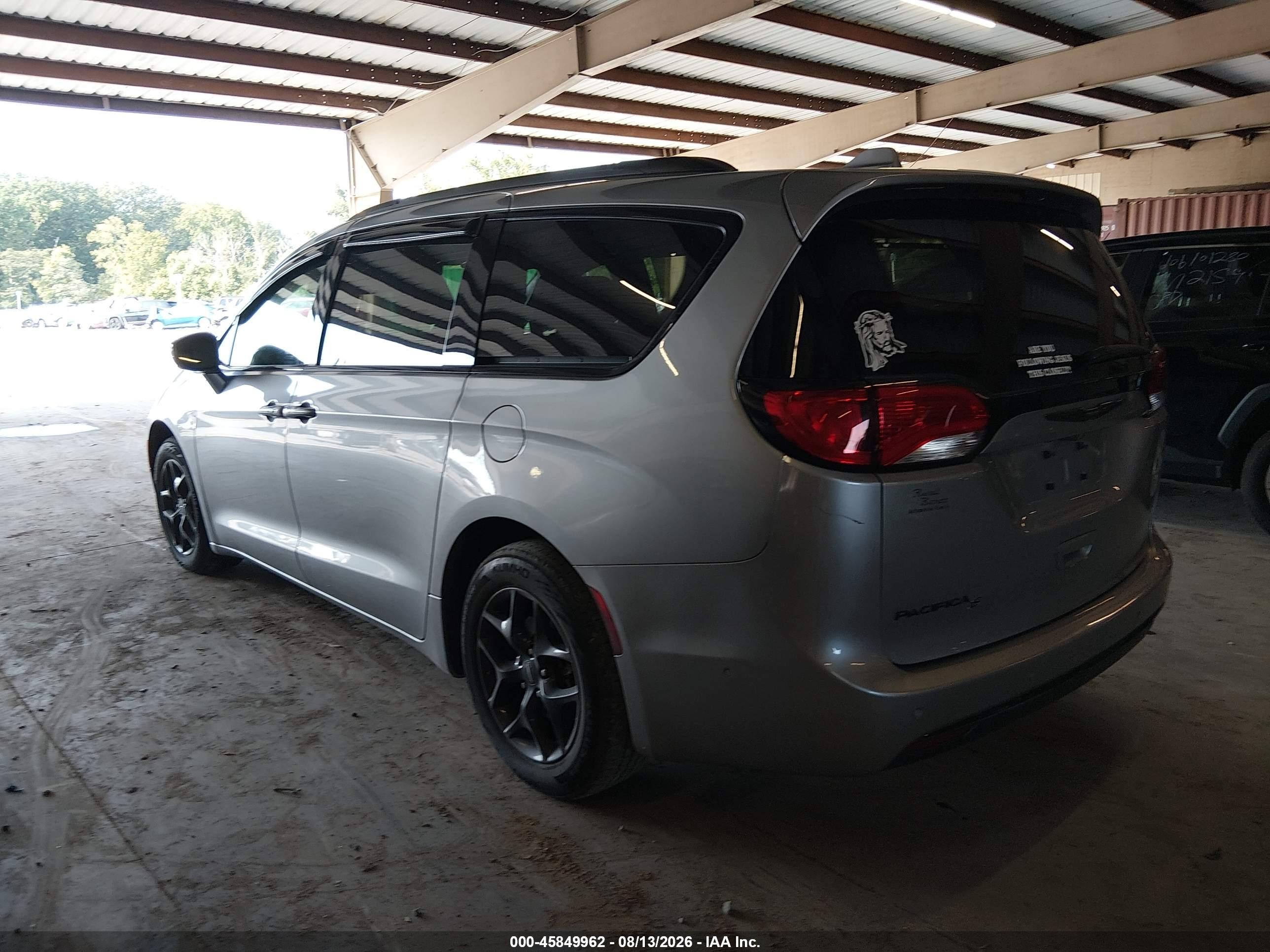 2020 Chrysler Pacifica Touring L Silver vin: 2C4RC1BG1LR233068