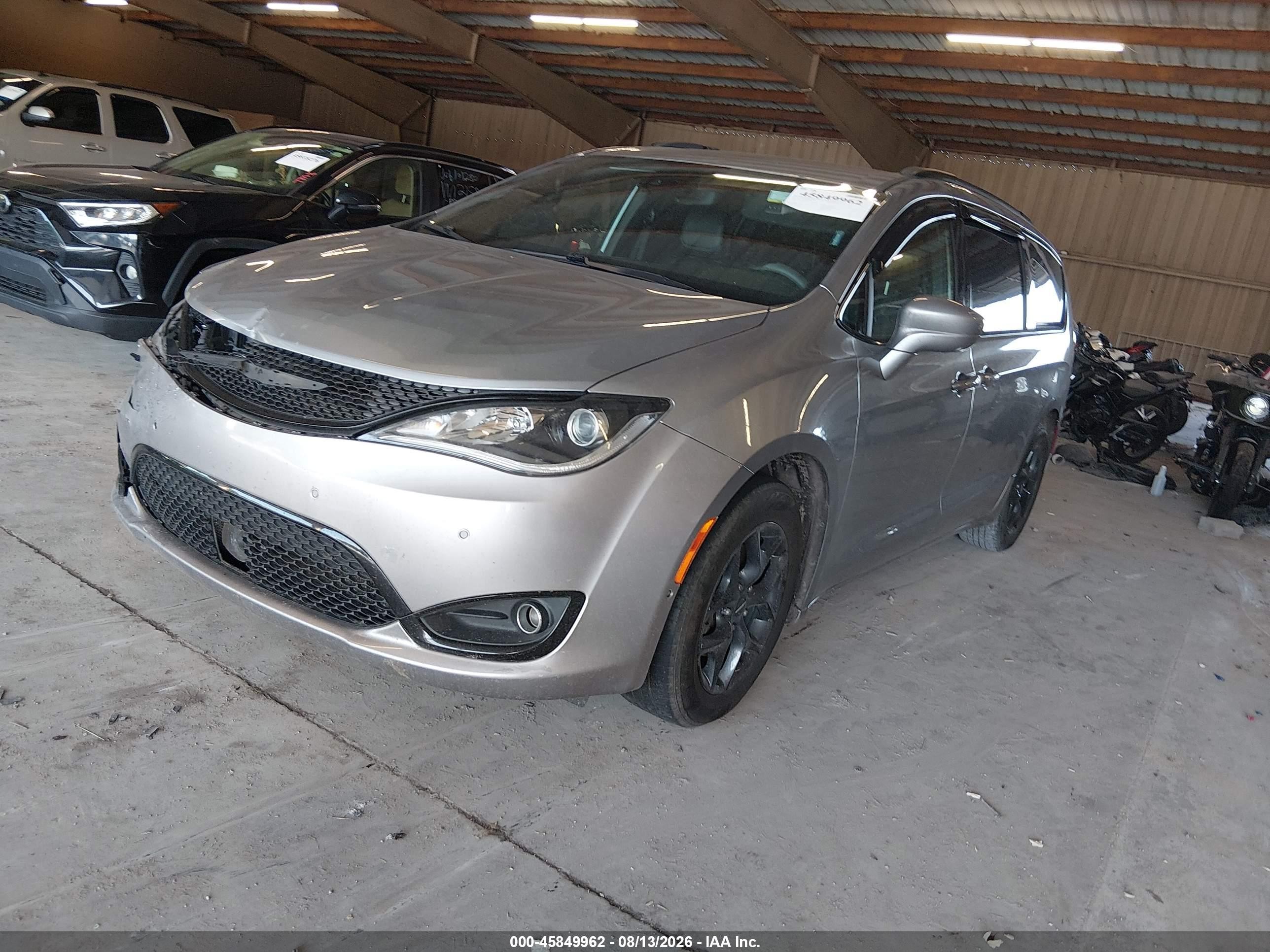 2020 Chrysler Pacifica Touring L Silver vin: 2C4RC1BG1LR233068