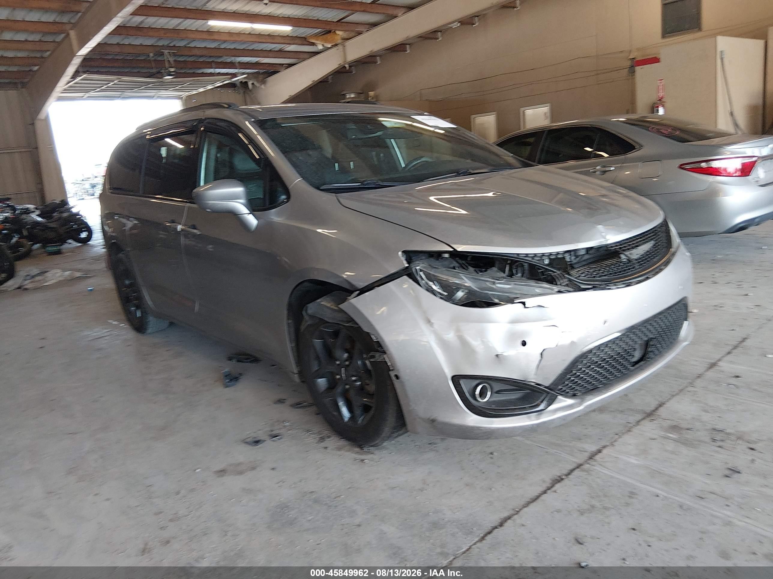 2020 Chrysler Pacifica Touring L Silver vin: 2C4RC1BG1LR233068