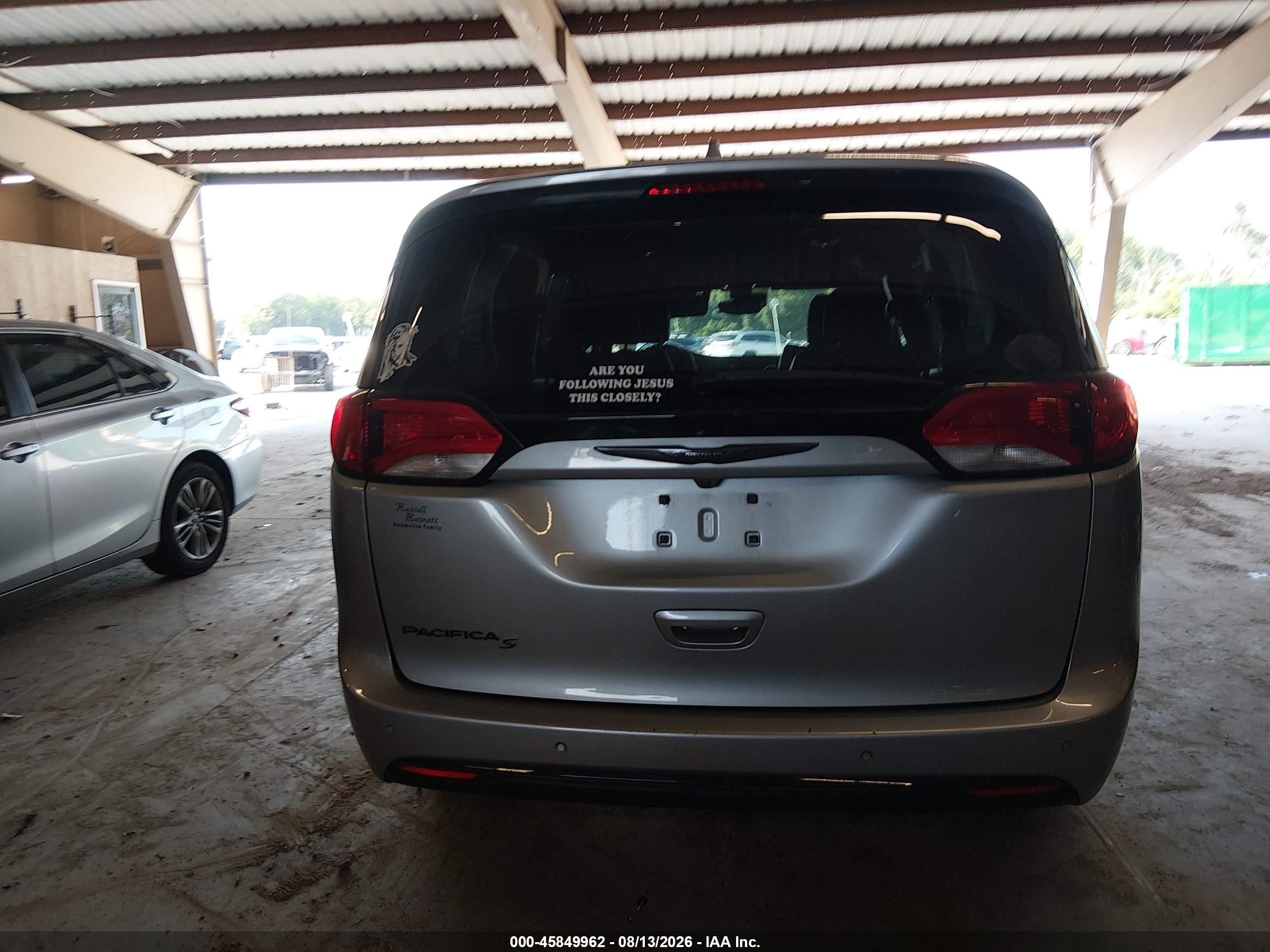 2020 Chrysler Pacifica Touring L Silver vin: 2C4RC1BG1LR233068