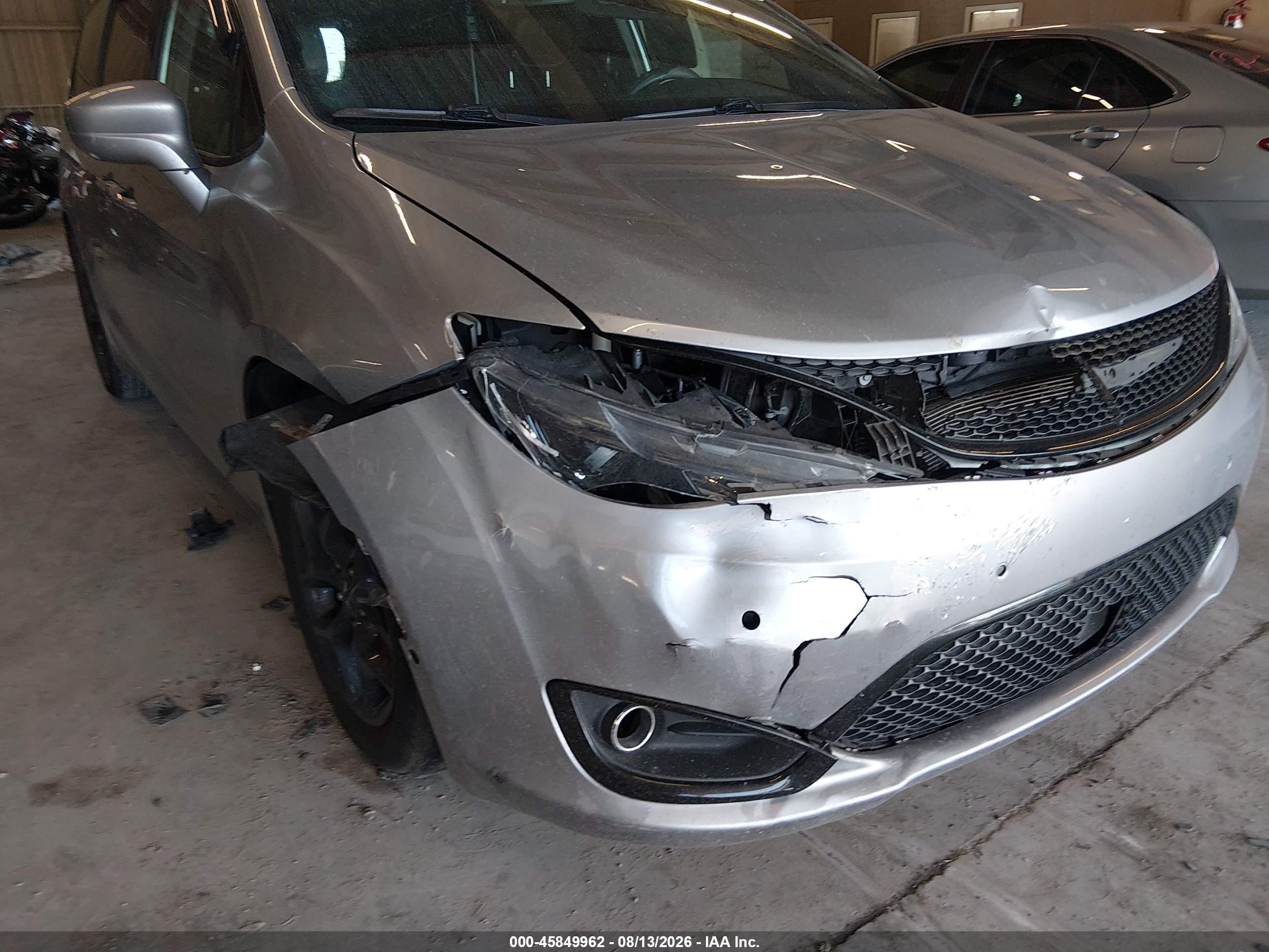 2020 Chrysler Pacifica Touring L Silver vin: 2C4RC1BG1LR233068