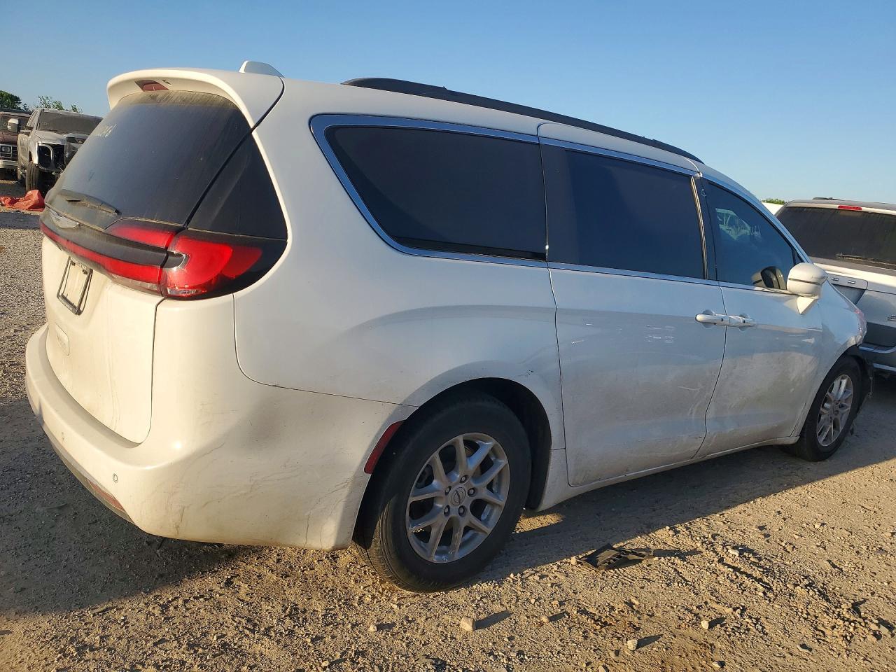 2022 Chrysler Pacifica Touring L White vin: 2C4RC1BG1NR109675