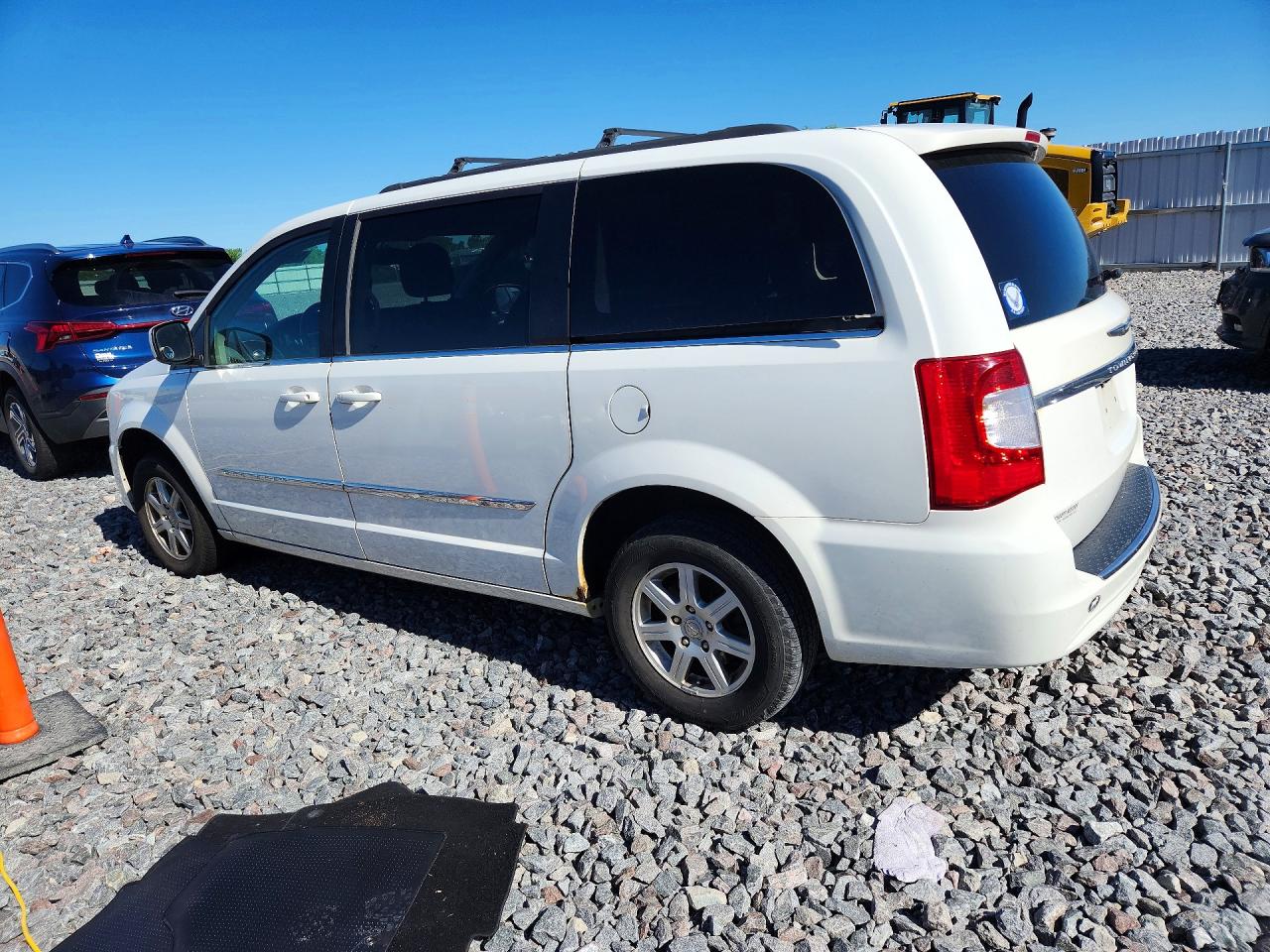 2012 Chrysler Town & Country Touring White vin: 2C4RC1BG2CR189470