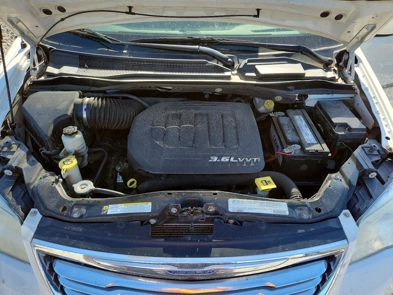 2012 Chrysler Town & Country Touring White vin: 2C4RC1BG2CR189470