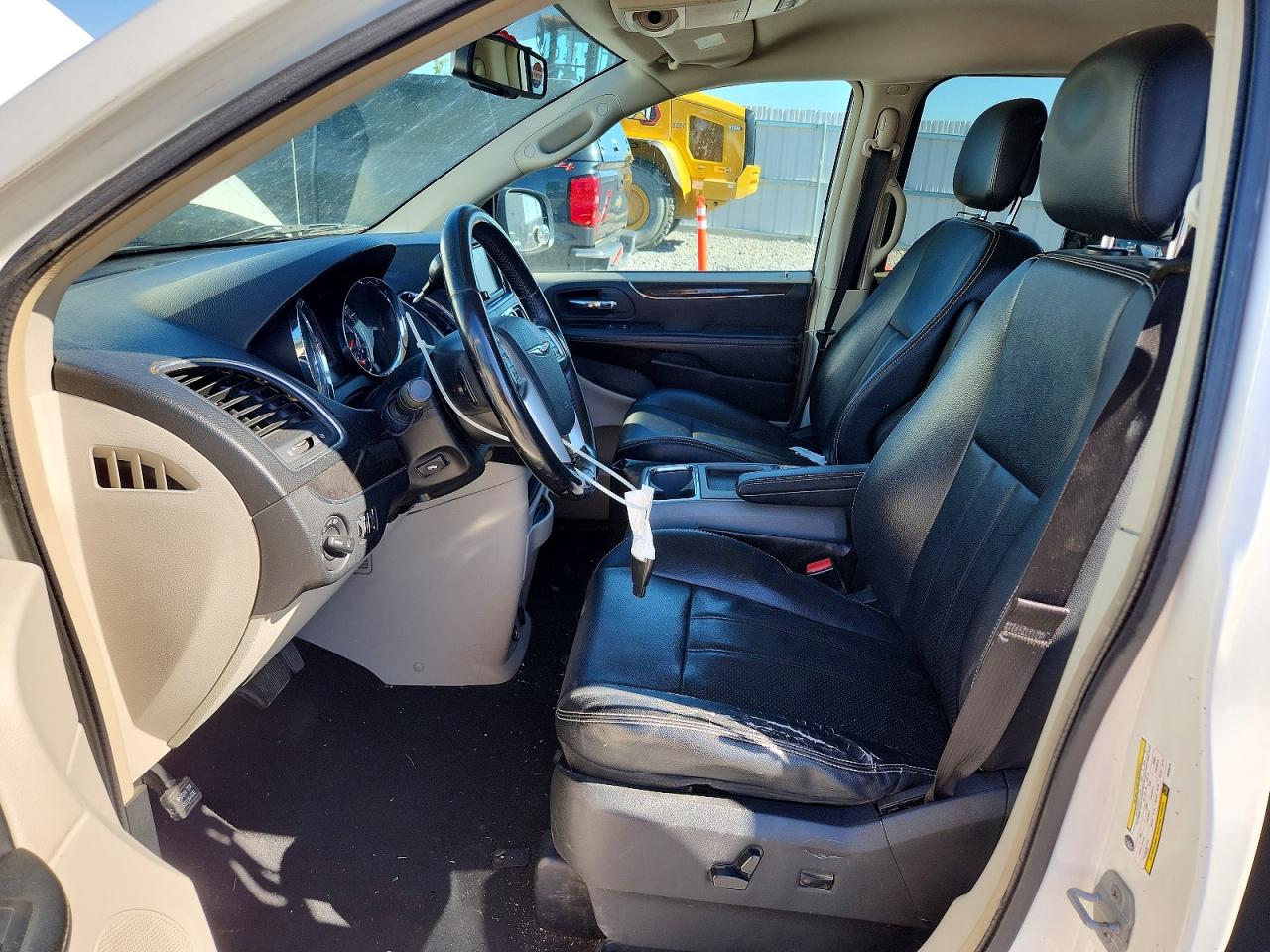2012 Chrysler Town & Country Touring White vin: 2C4RC1BG2CR189470