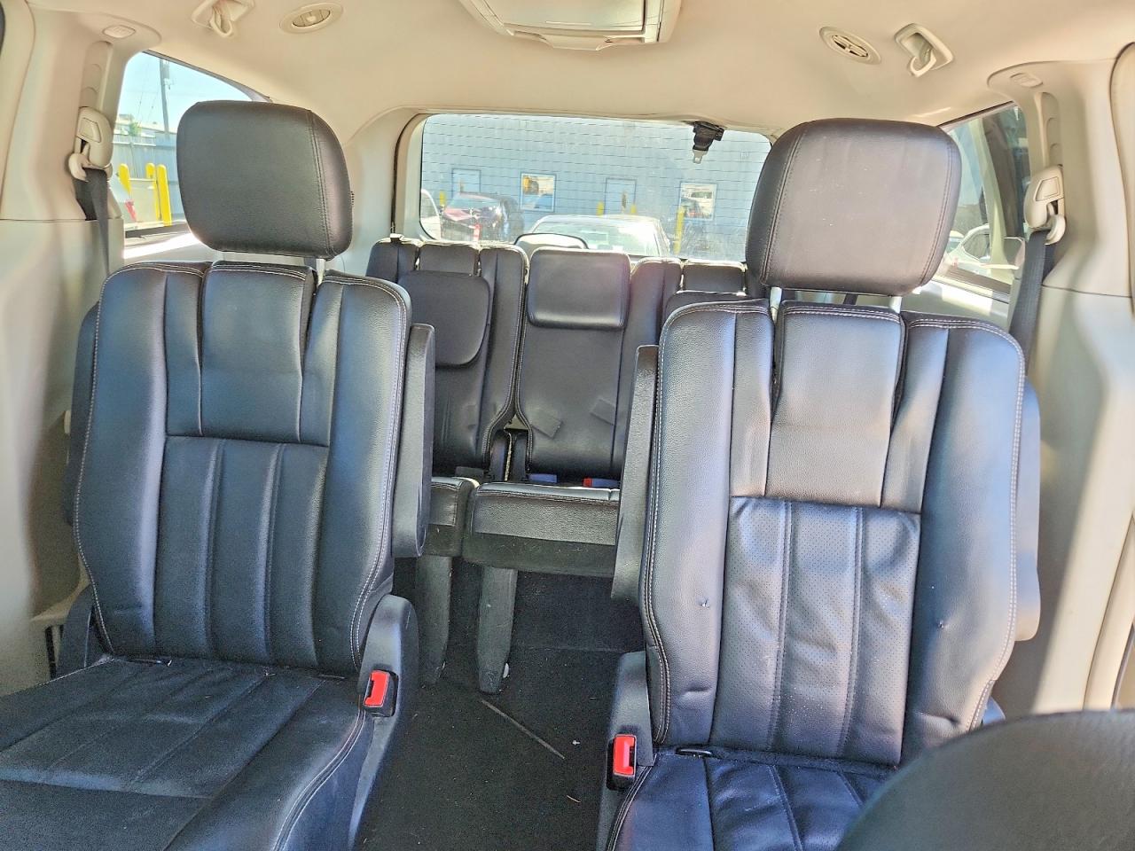 2012 Chrysler Town & Country Touring White vin: 2C4RC1BG2CR189470