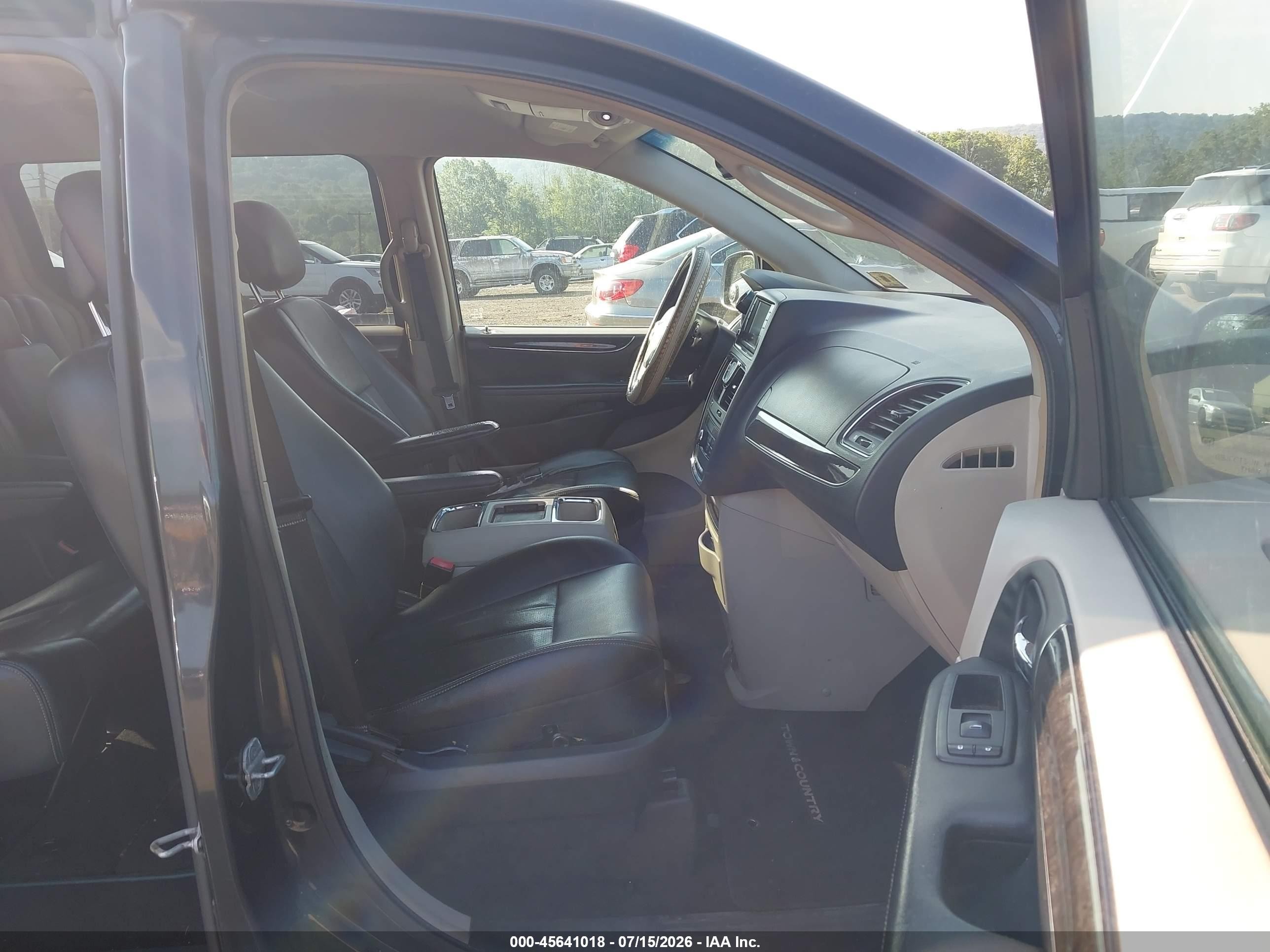 2012 Chrysler Town & Country Touring Green vin: 2C4RC1BG2CR375039