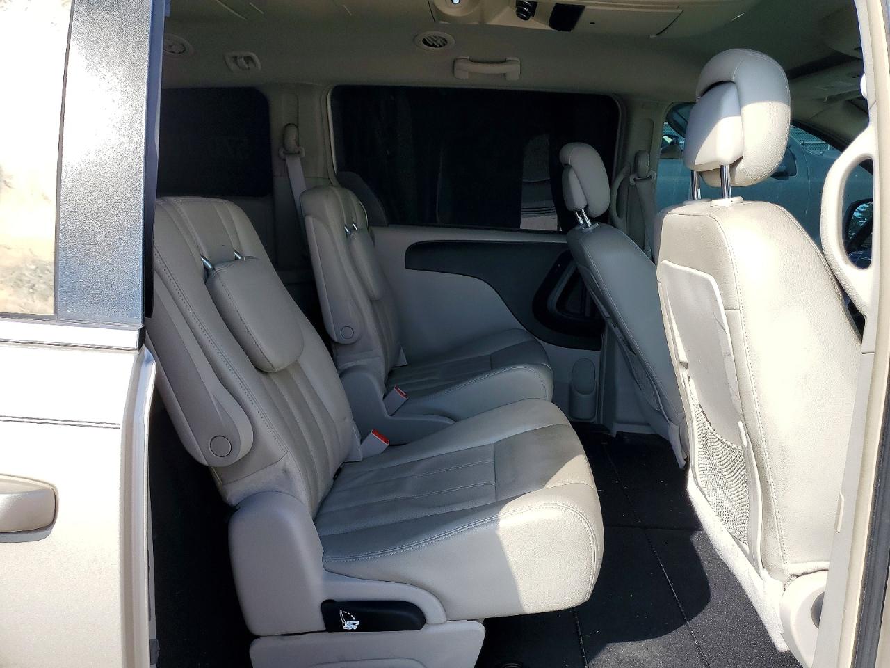 2012 Chrysler Town & Country Touring Beige vin: 2C4RC1BG2CR411246