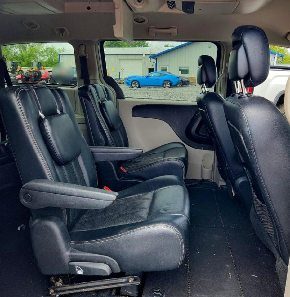 2012 Chrysler Town & Country Touring Silver vin: 2C4RC1BG2CR422991