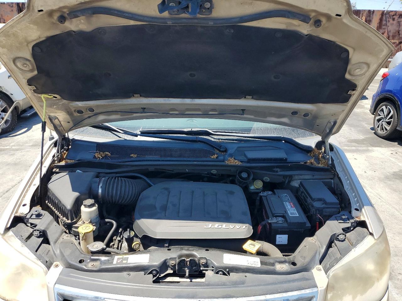 2013 Chrysler Town & Country Touring Beige vin: 2C4RC1BG2DR554800