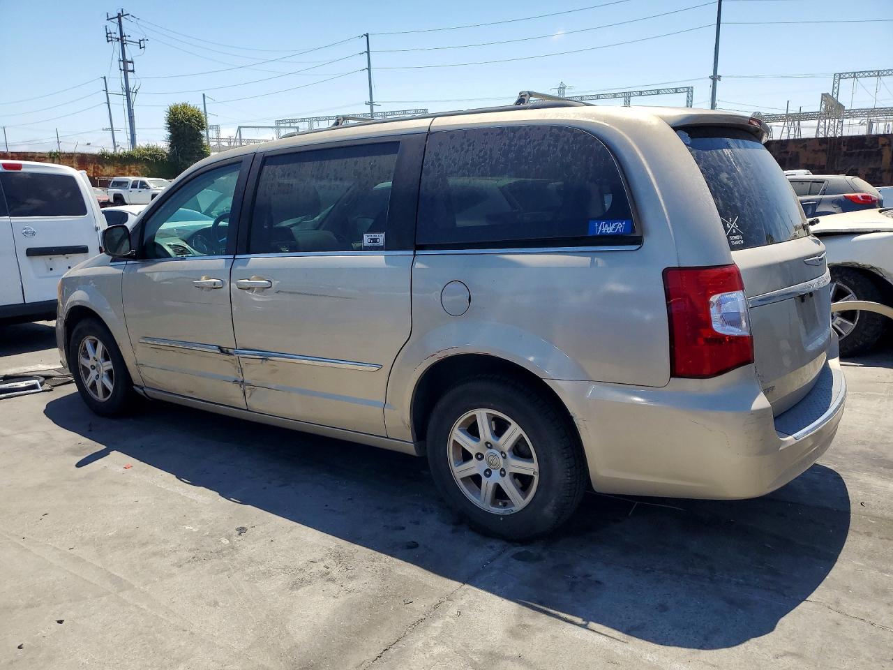 2013 Chrysler Town & Country Touring Beige vin: 2C4RC1BG2DR554800