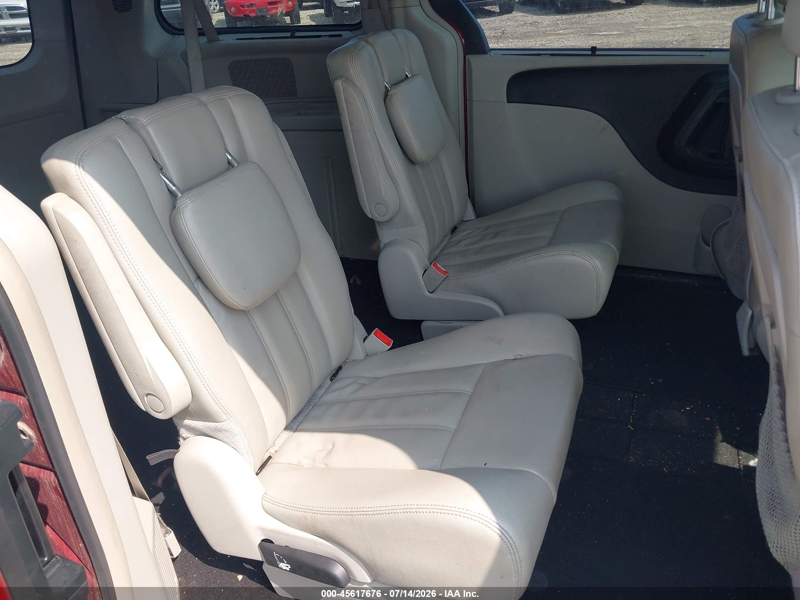 2013 Chrysler Town & Country Touring Burgundy vin: 2C4RC1BG2DR558734