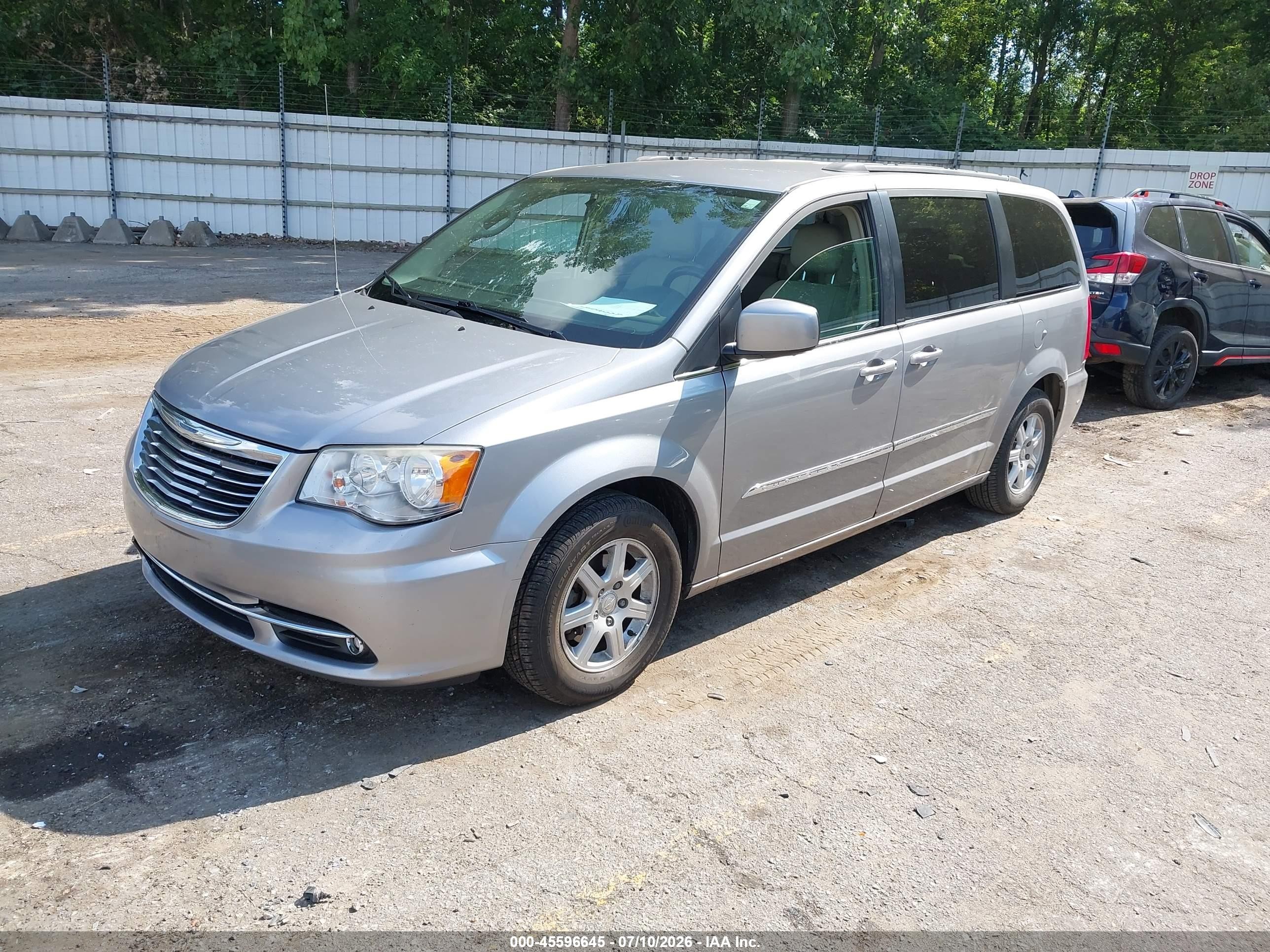 2013 Chrysler Town & Country Touring Silver vin: 2C4RC1BG2DR577574