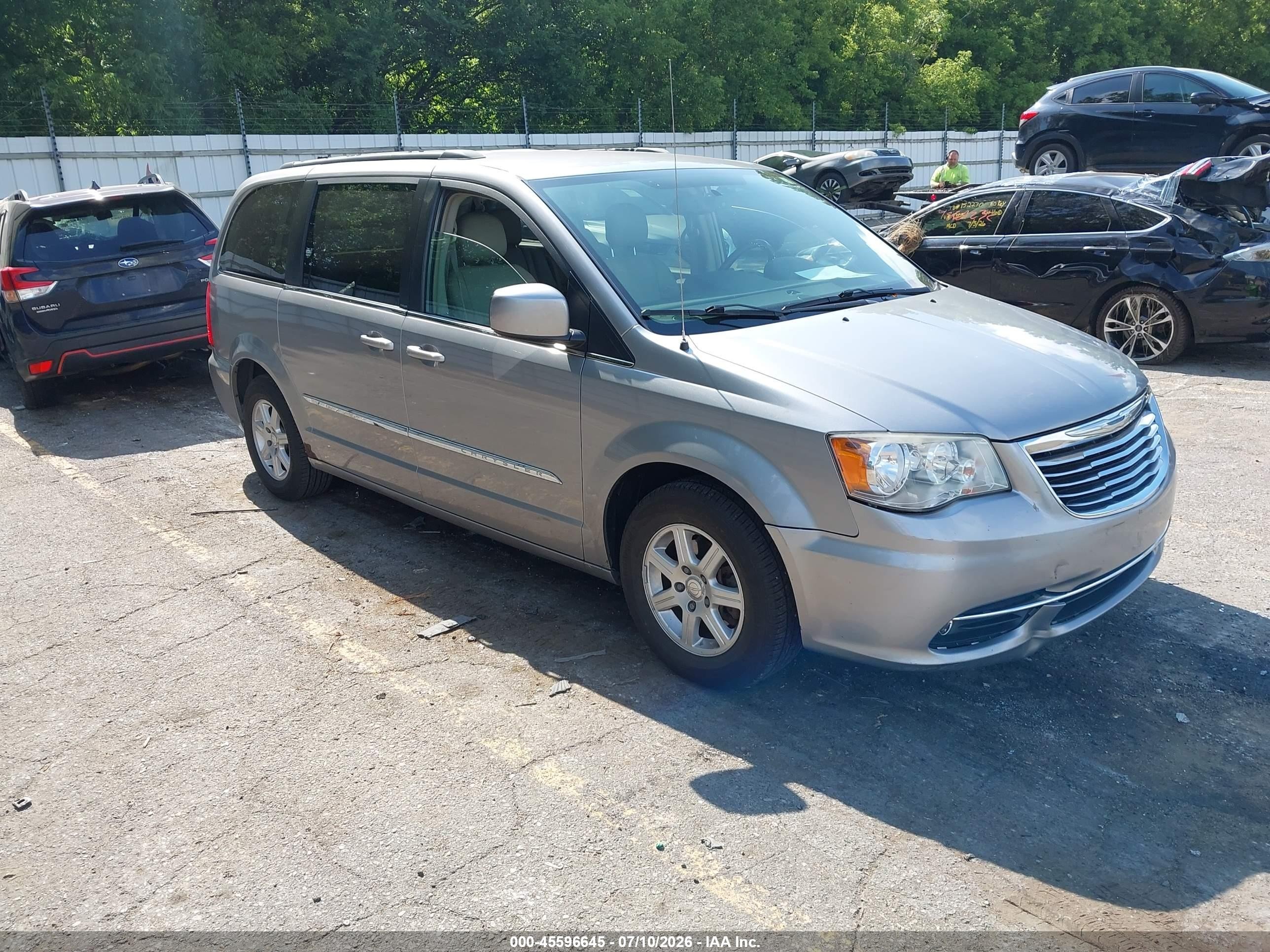 2013 Chrysler Town & Country Touring Silver vin: 2C4RC1BG2DR577574