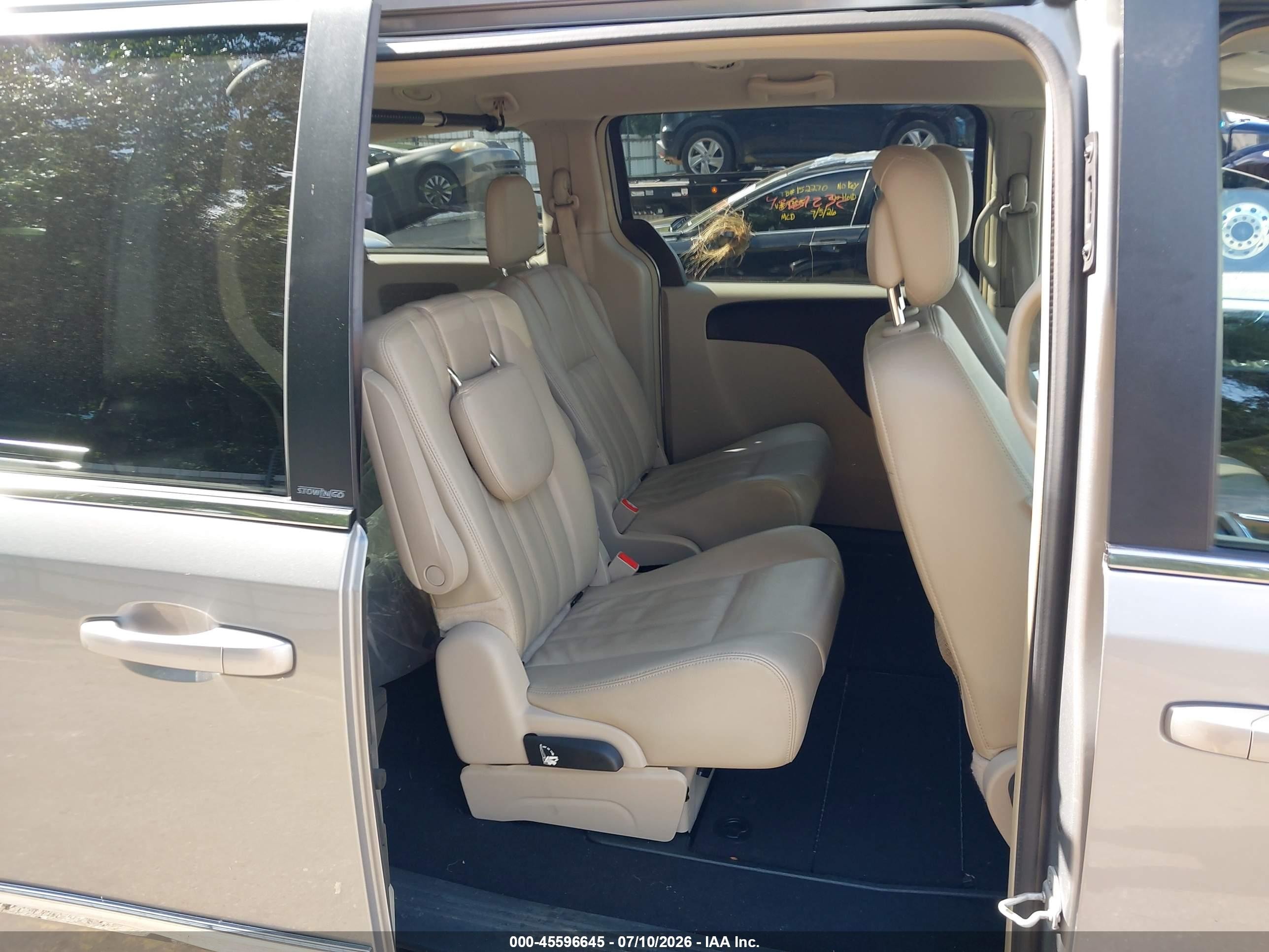 2013 Chrysler Town & Country Touring Silver vin: 2C4RC1BG2DR577574