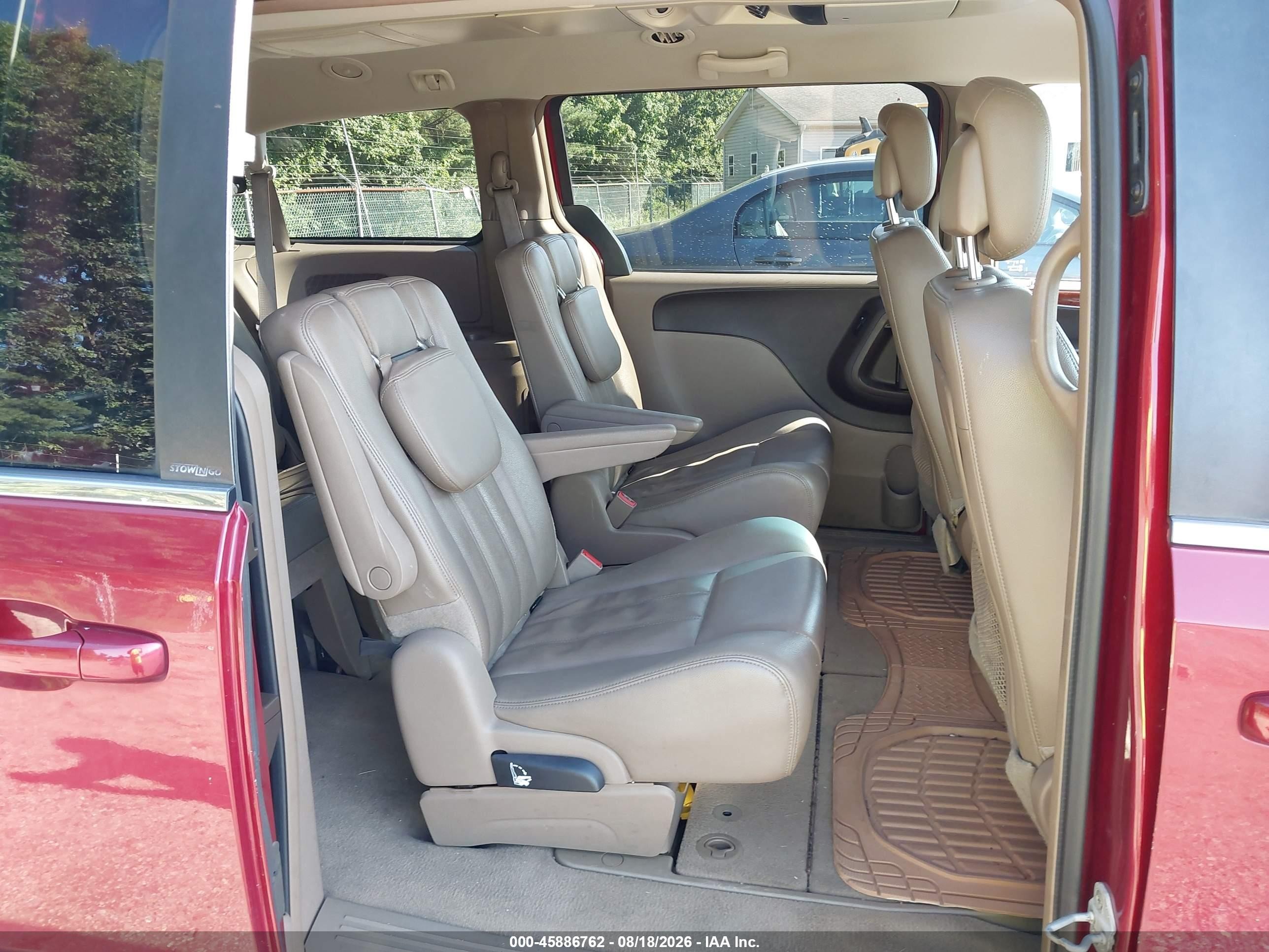 2013 Chrysler Town & Country Touring Red vin: 2C4RC1BG2DR604062