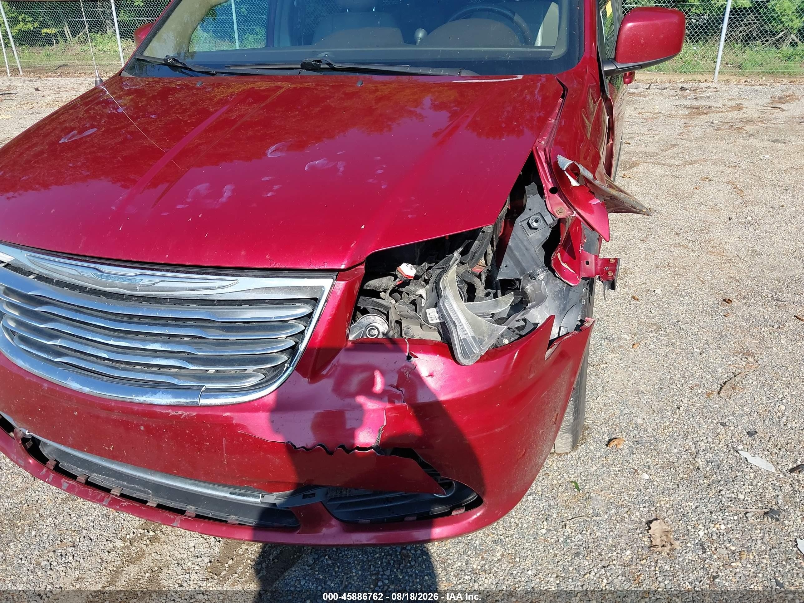 2013 Chrysler Town & Country Touring Red vin: 2C4RC1BG2DR604062