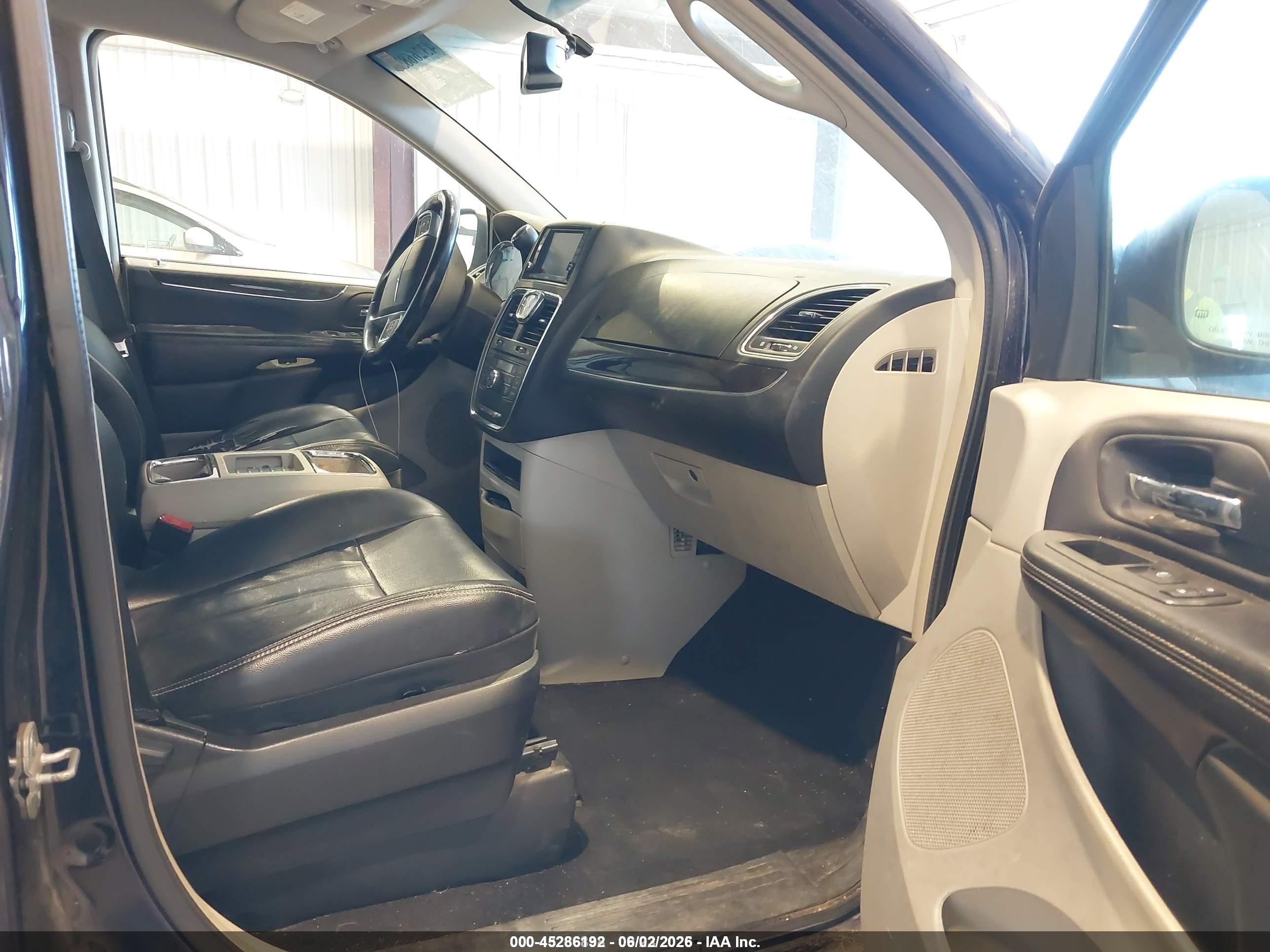 2013 Chrysler Town & Country Touring Blue vin: 2C4RC1BG2DR630306