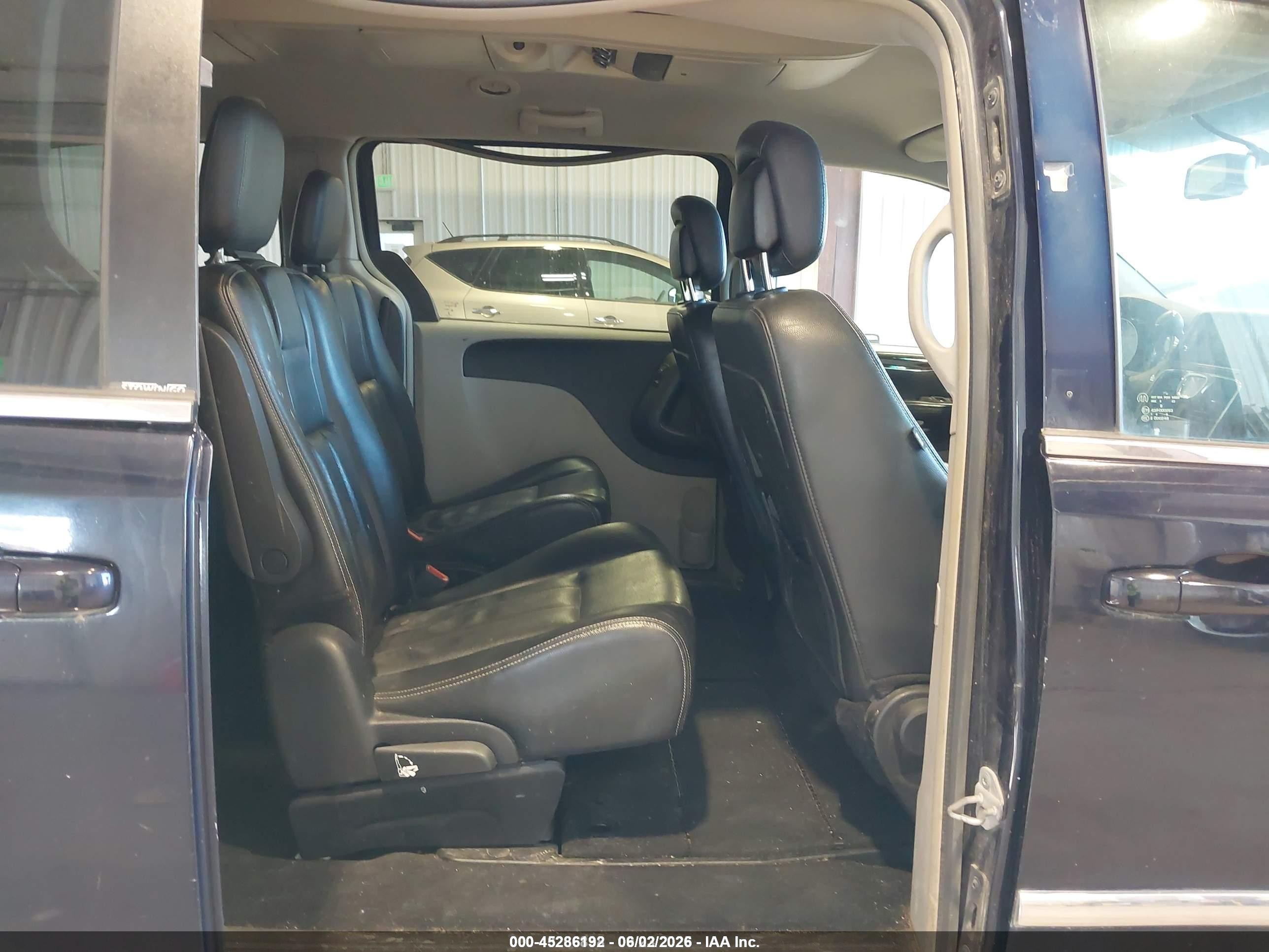 2013 Chrysler Town & Country Touring Blue vin: 2C4RC1BG2DR630306