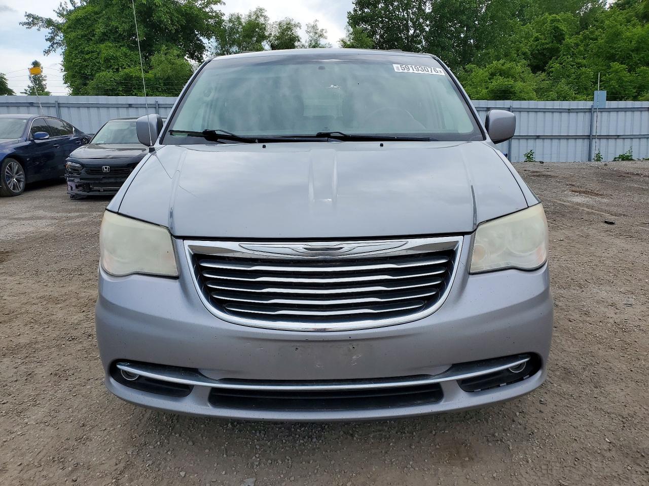 2013 Chrysler Town & Country Touring Серебряный vin: 2C4RC1BG2DR670904