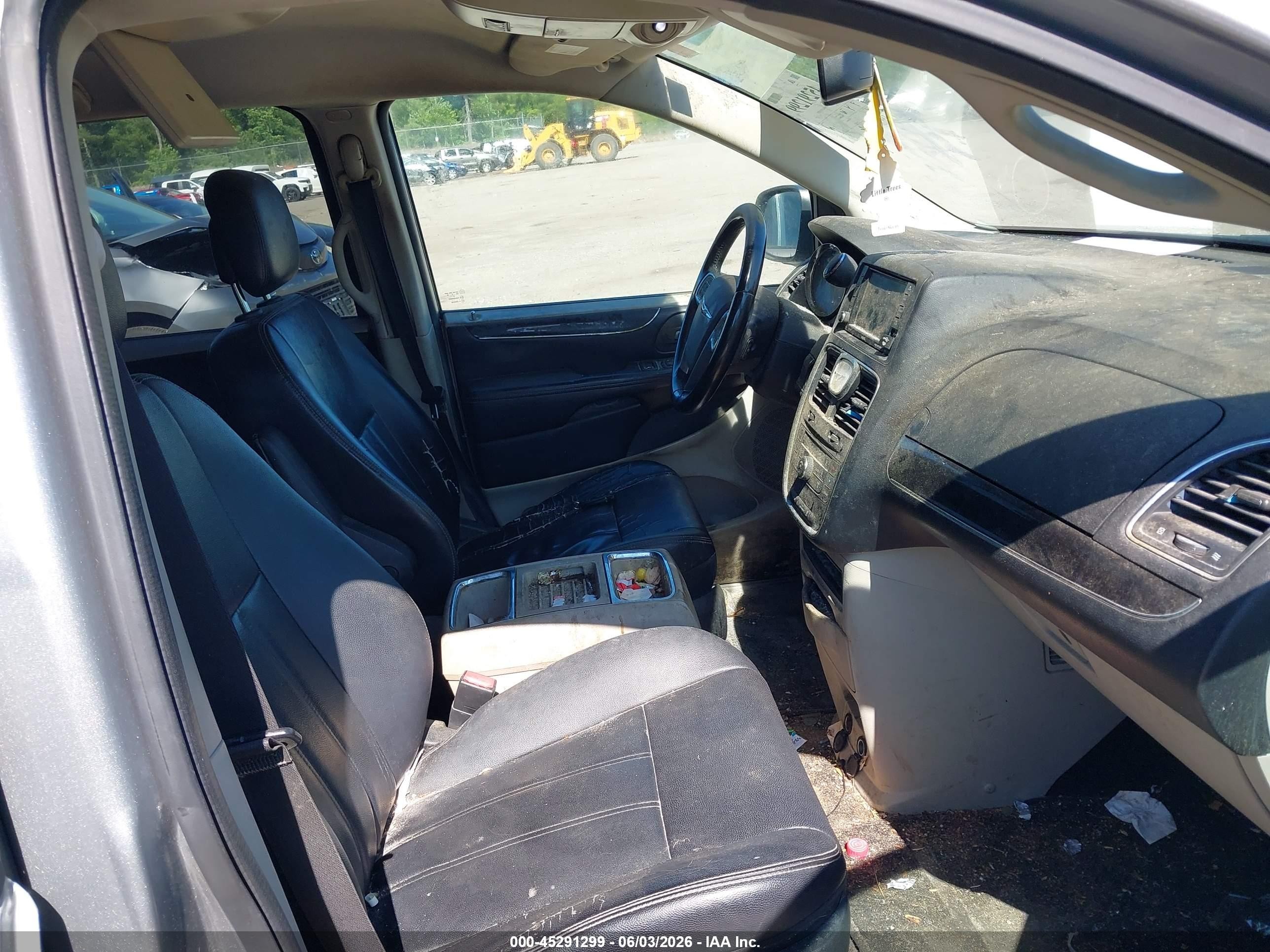 2013 Chrysler Town & Country Touring Silver vin: 2C4RC1BG2DR677285