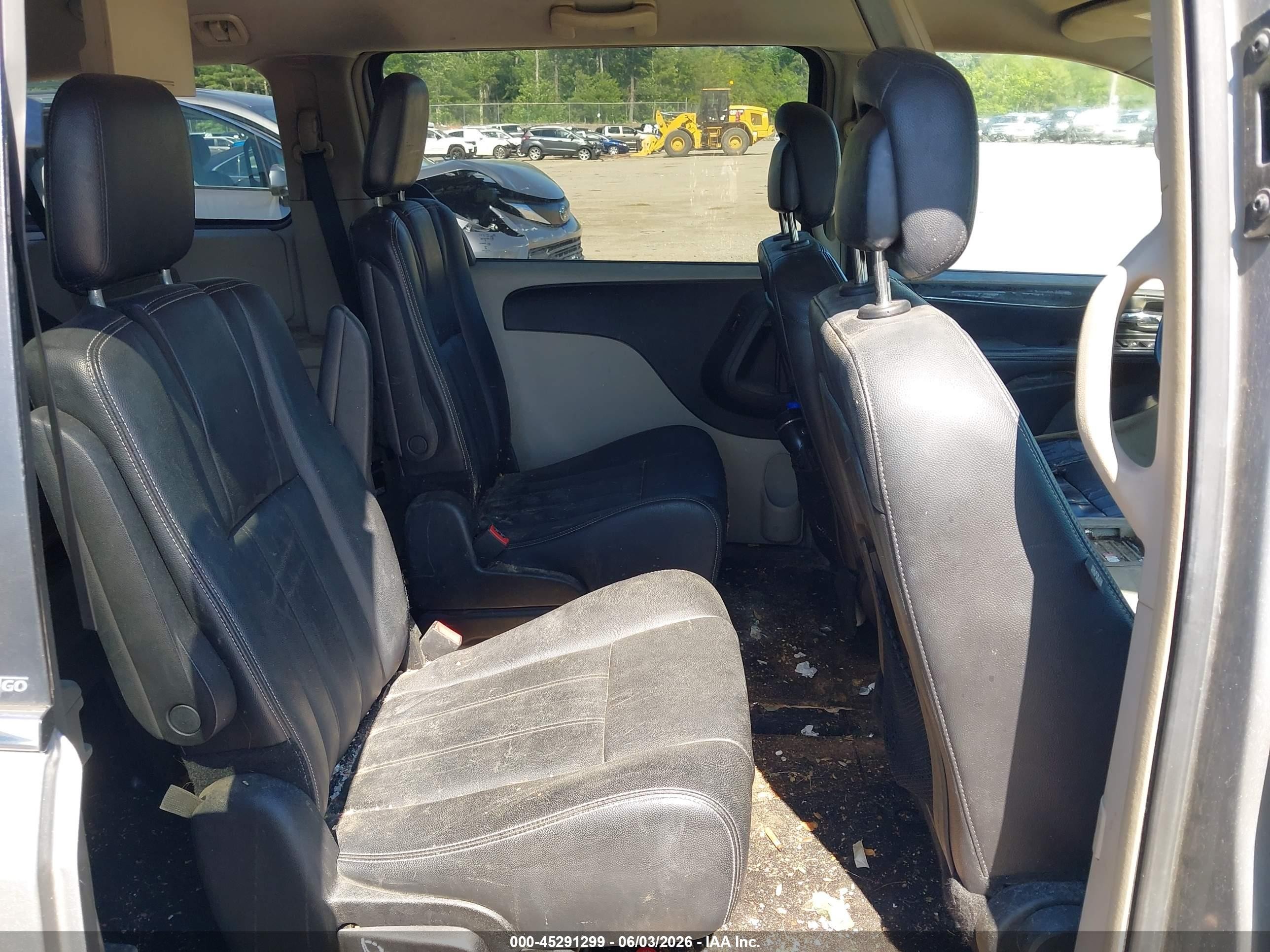 2013 Chrysler Town & Country Touring Silver vin: 2C4RC1BG2DR677285