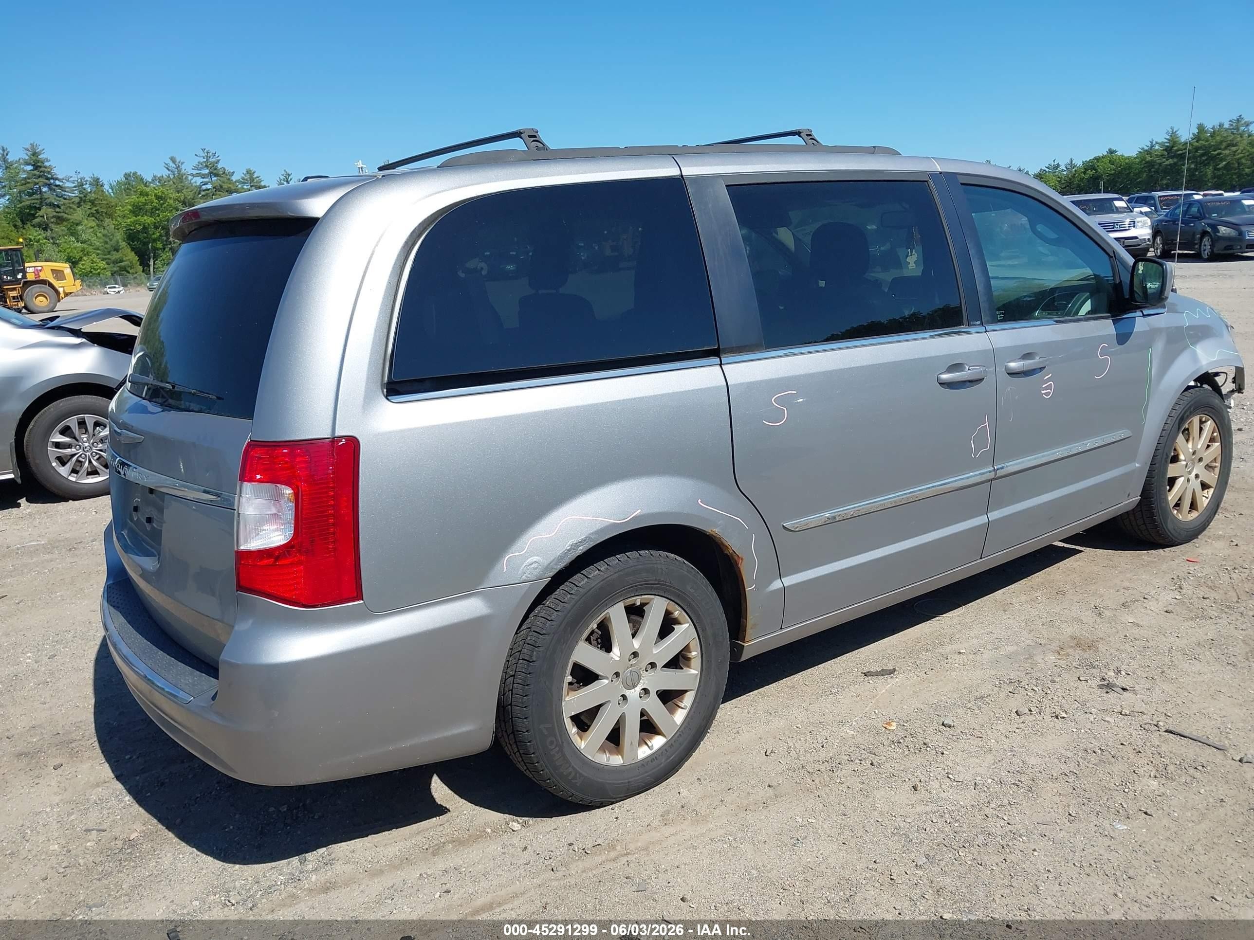 2013 Chrysler Town & Country Touring Silver vin: 2C4RC1BG2DR677285