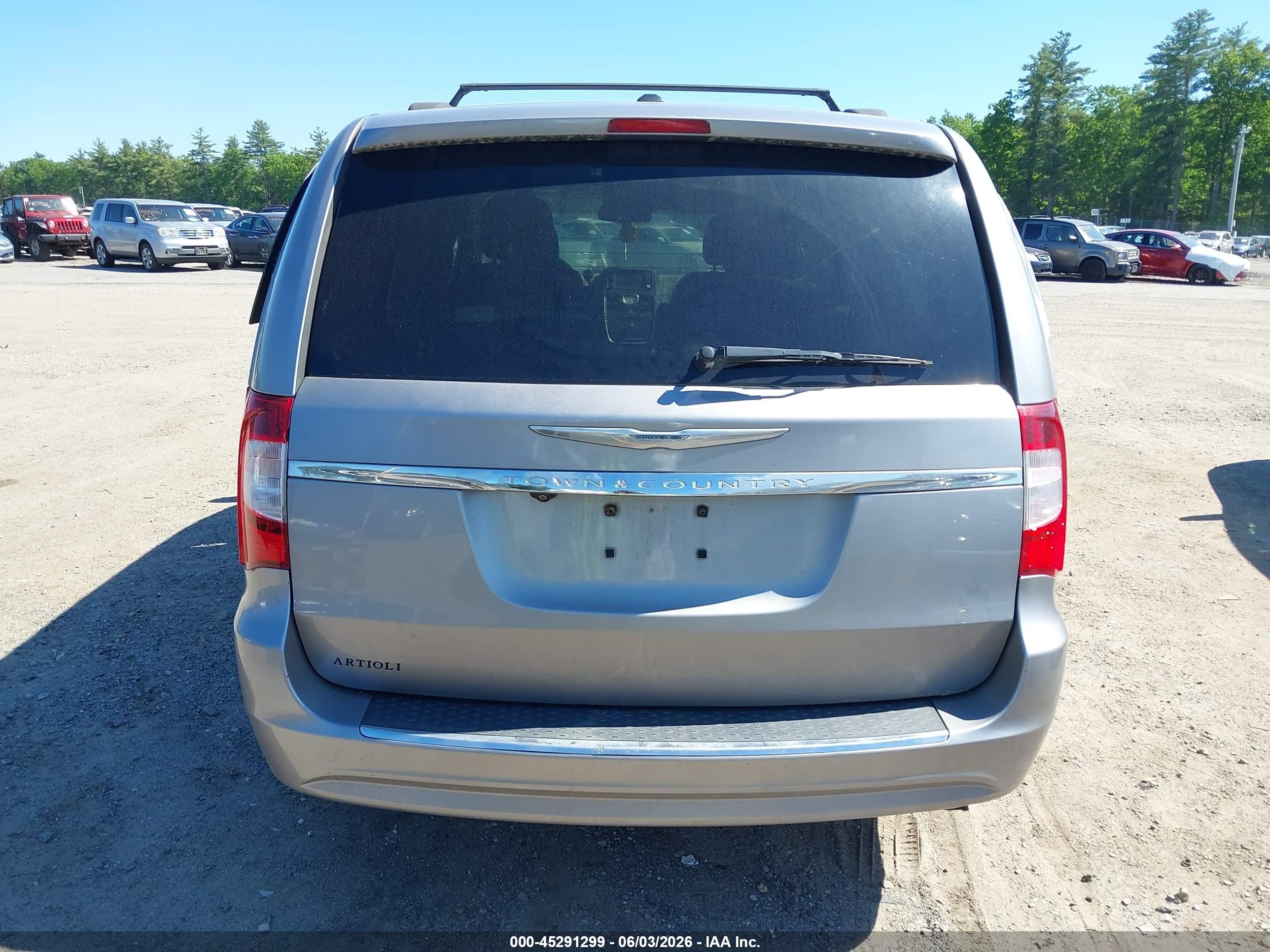2013 Chrysler Town & Country Touring Silver vin: 2C4RC1BG2DR677285