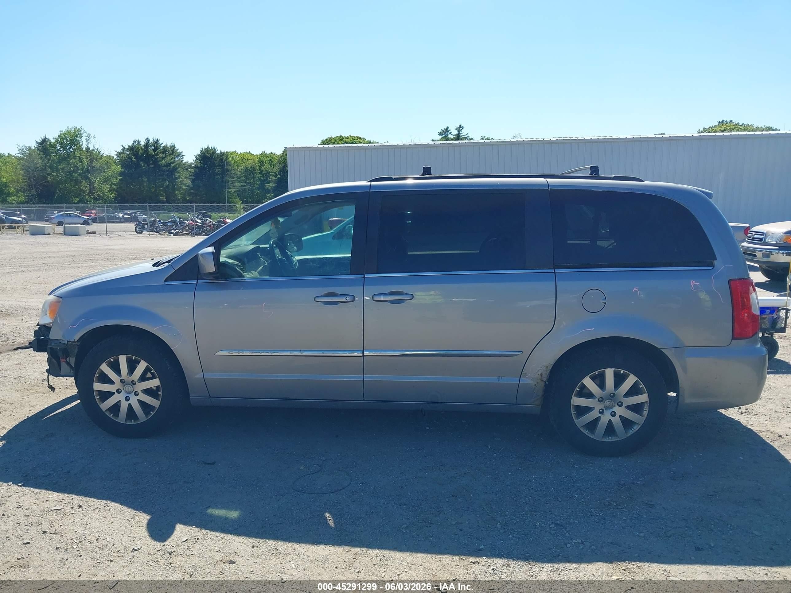 2013 Chrysler Town & Country Touring Silver vin: 2C4RC1BG2DR677285