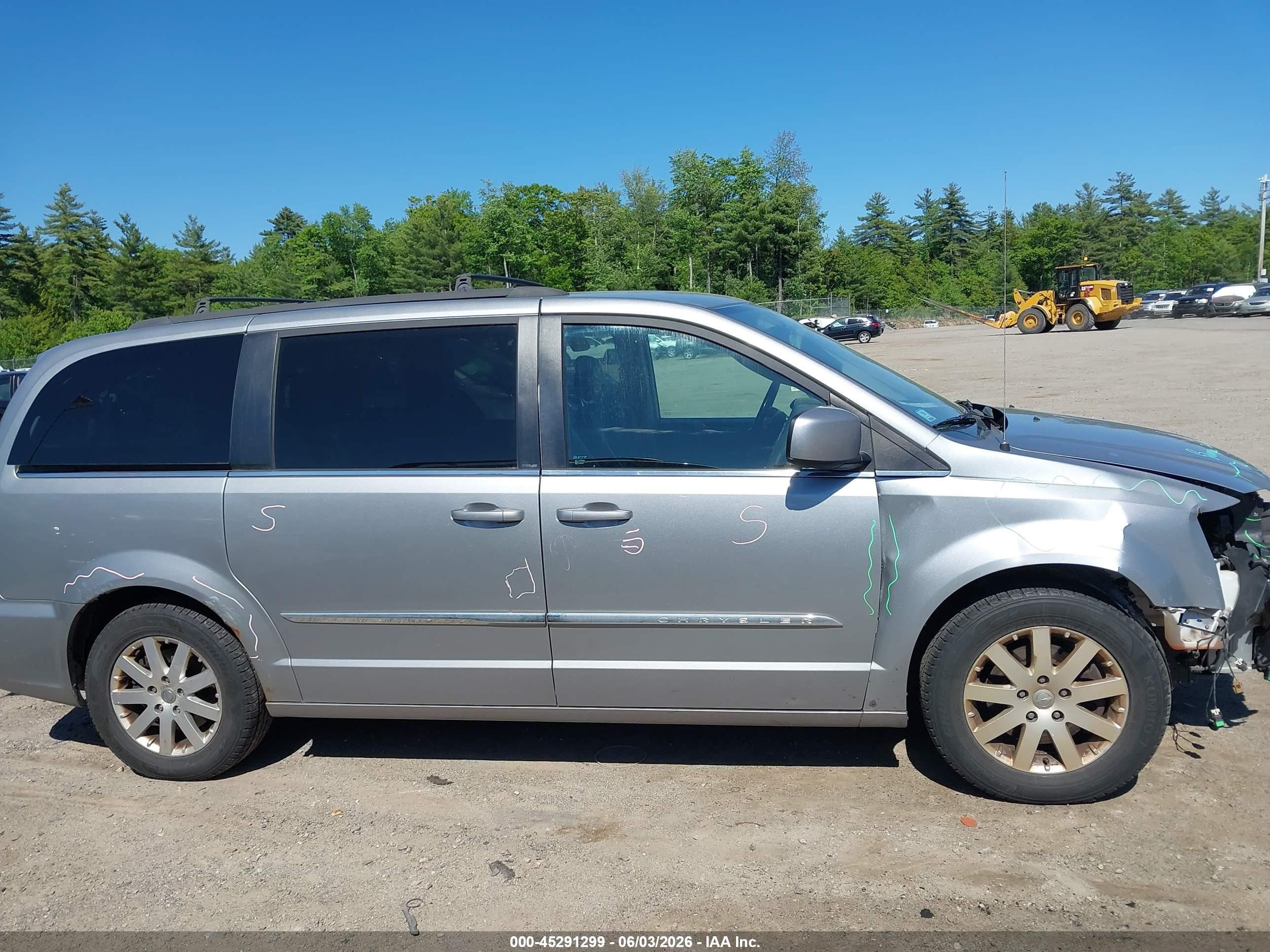2013 Chrysler Town & Country Touring Silver vin: 2C4RC1BG2DR677285