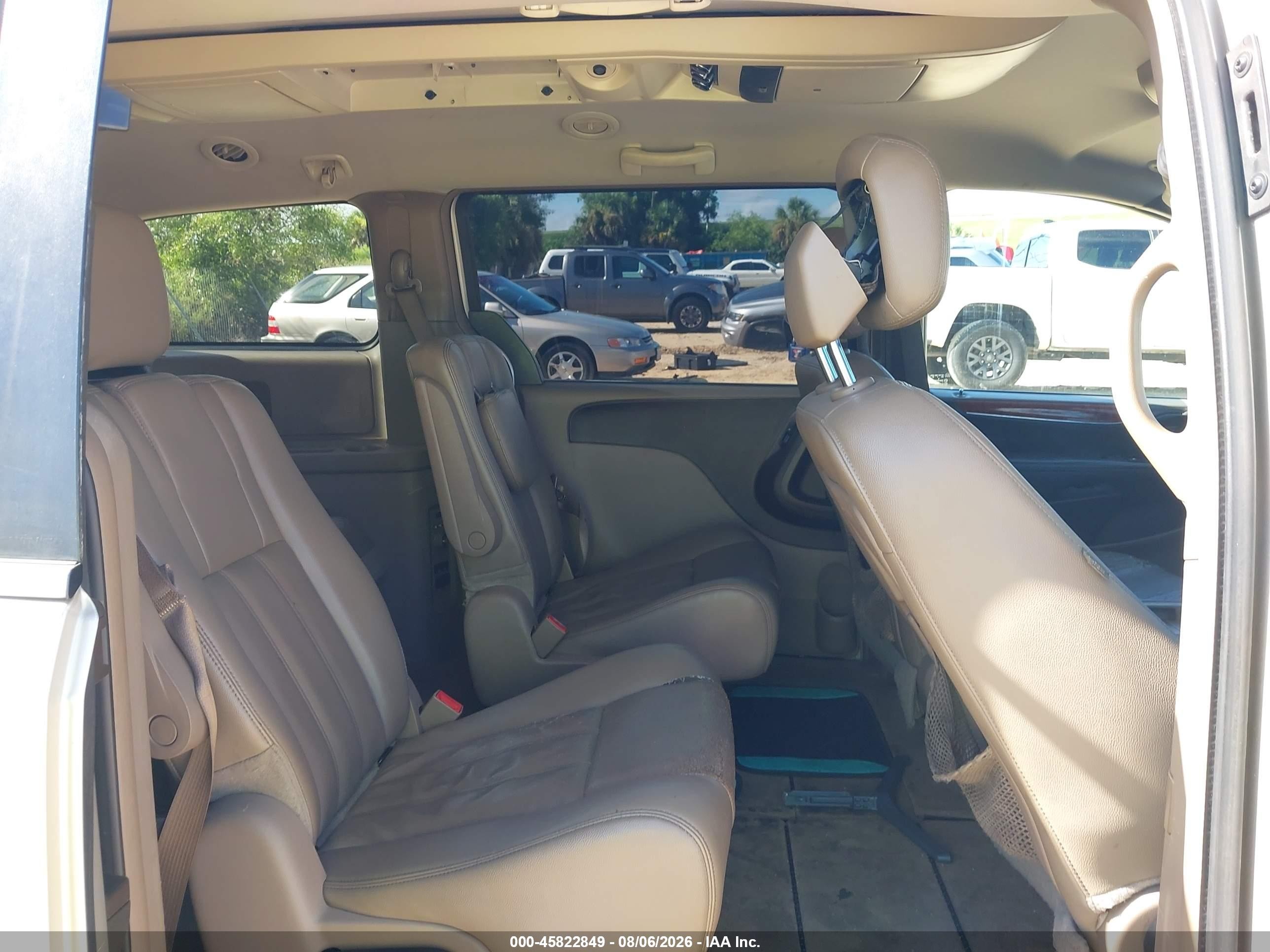 2013 Chrysler Town & Country Touring Gold vin: 2C4RC1BG2DR691235