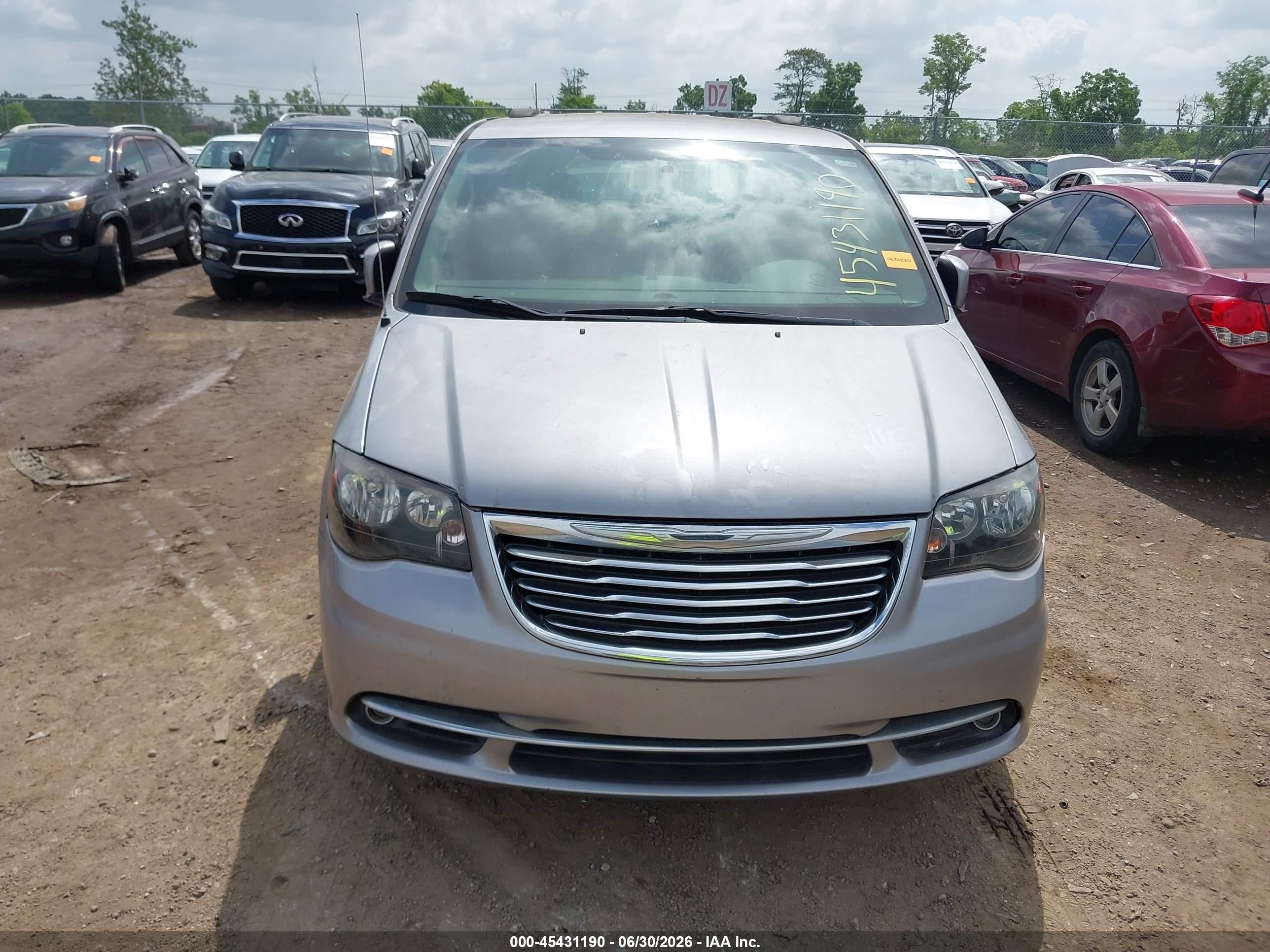 2013 Chrysler Town & Country Touring Silver vin: 2C4RC1BG2DR692031