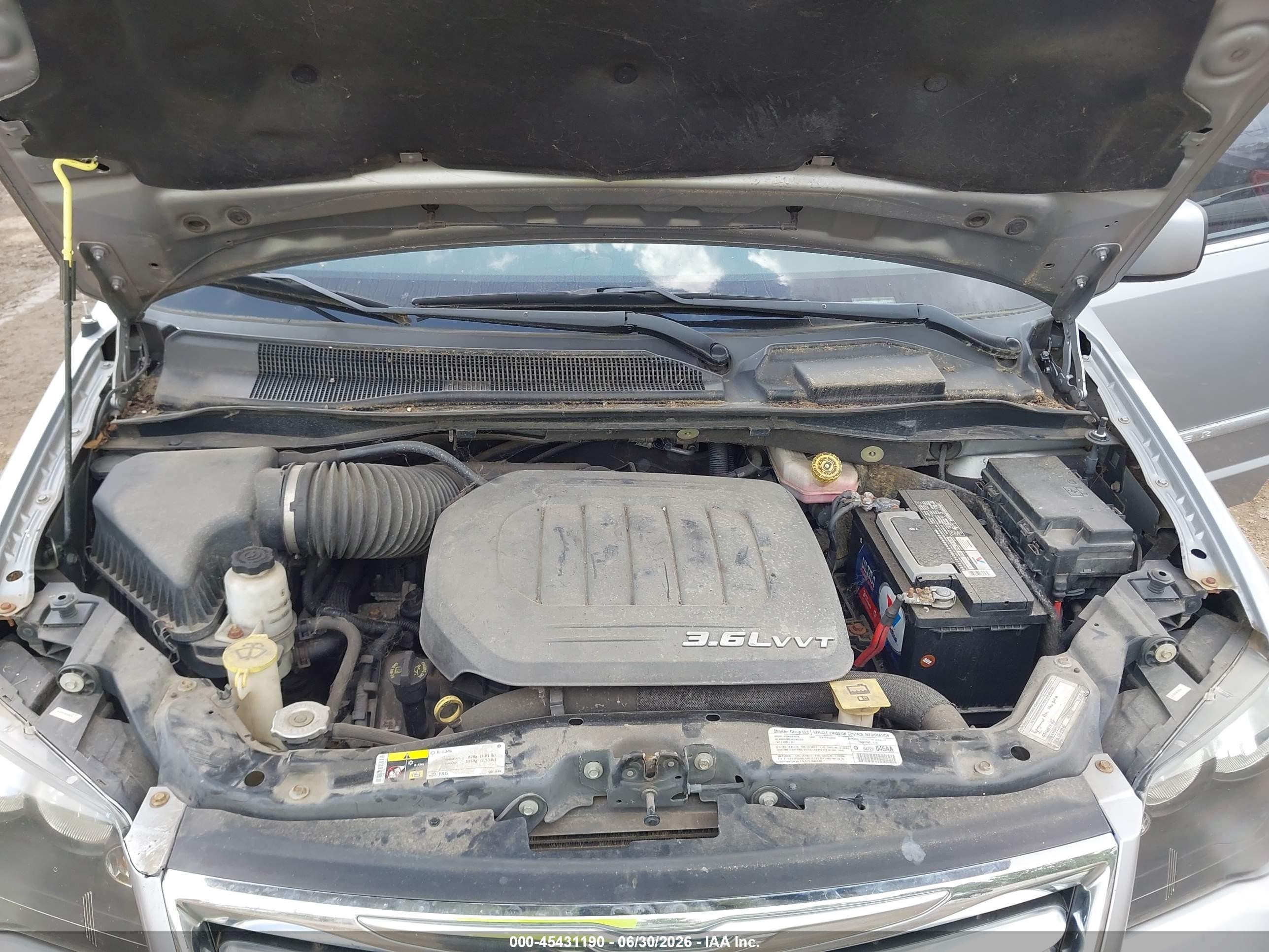 2013 Chrysler Town & Country Touring Silver vin: 2C4RC1BG2DR692031