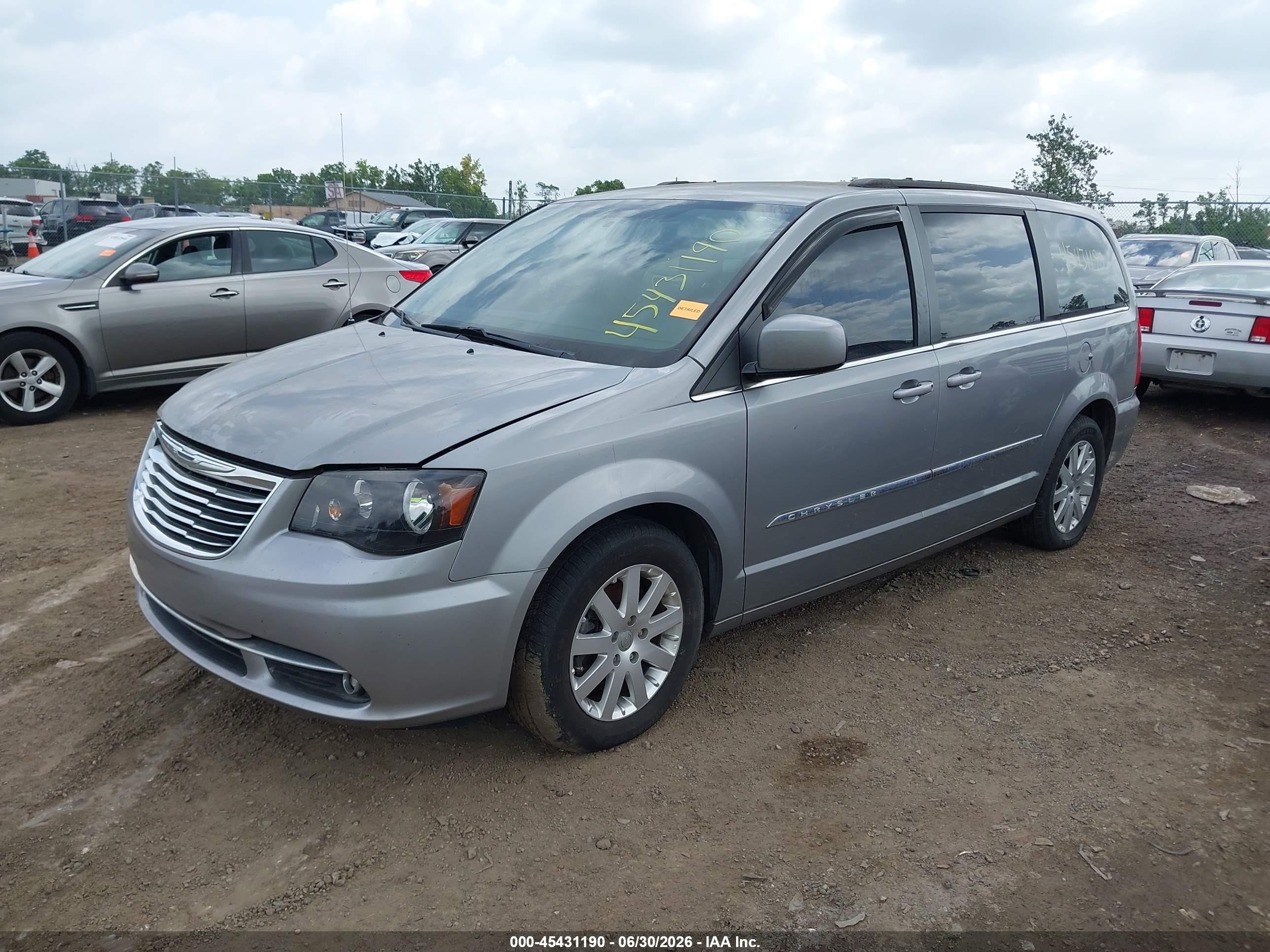 2013 Chrysler Town & Country Touring Silver vin: 2C4RC1BG2DR692031