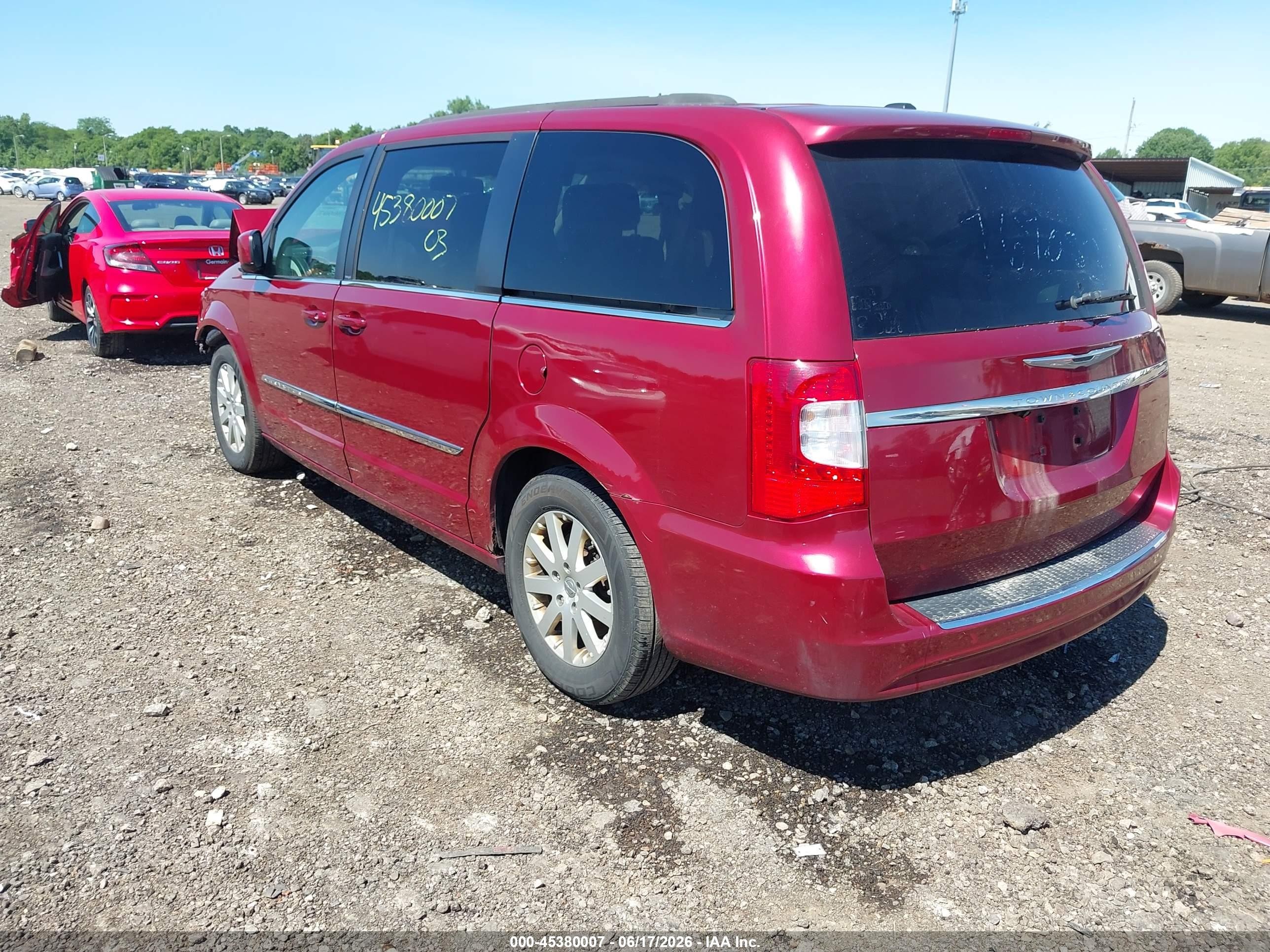2013 Chrysler Town & Country Touring Red vin: 2C4RC1BG2DR767083