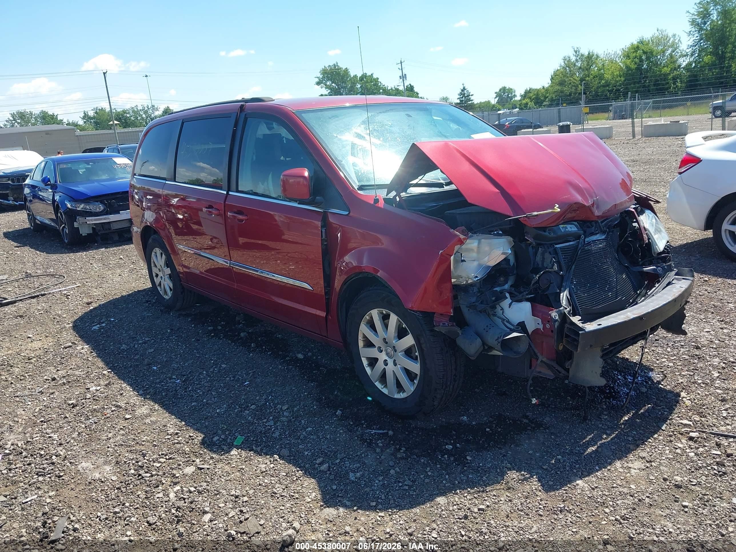 2013 Chrysler Town & Country Touring Red vin: 2C4RC1BG2DR767083