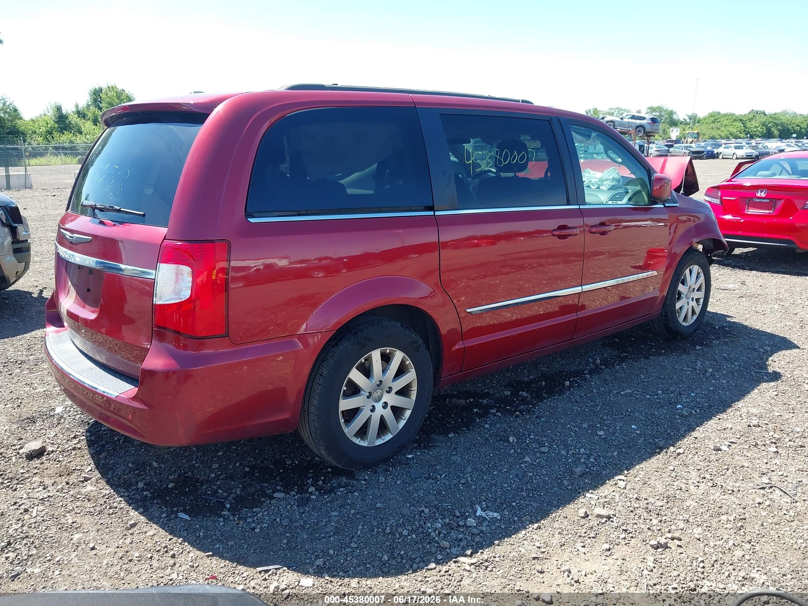 2013 Chrysler Town & Country Touring Red vin: 2C4RC1BG2DR767083