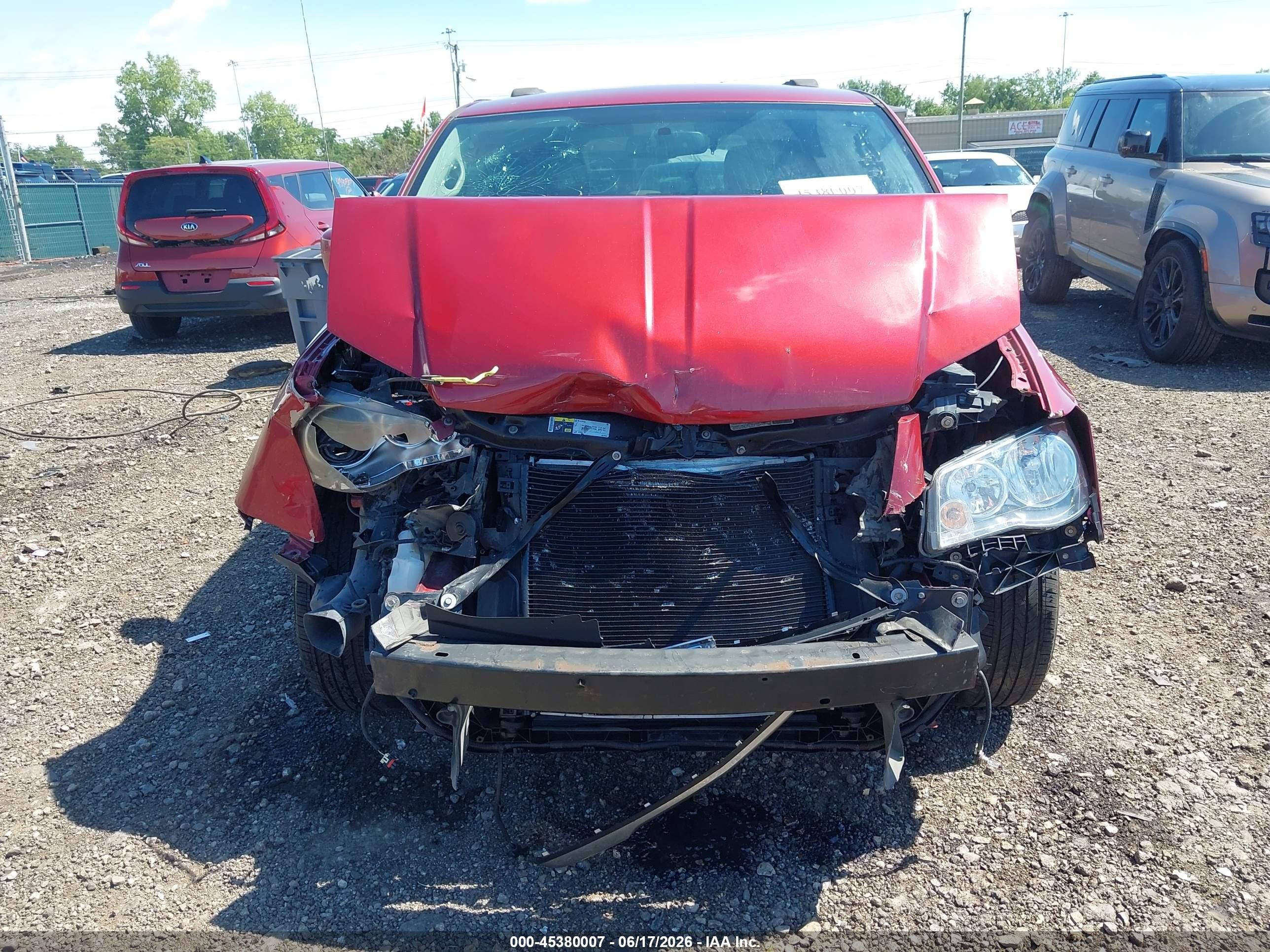 2013 Chrysler Town & Country Touring Red vin: 2C4RC1BG2DR767083
