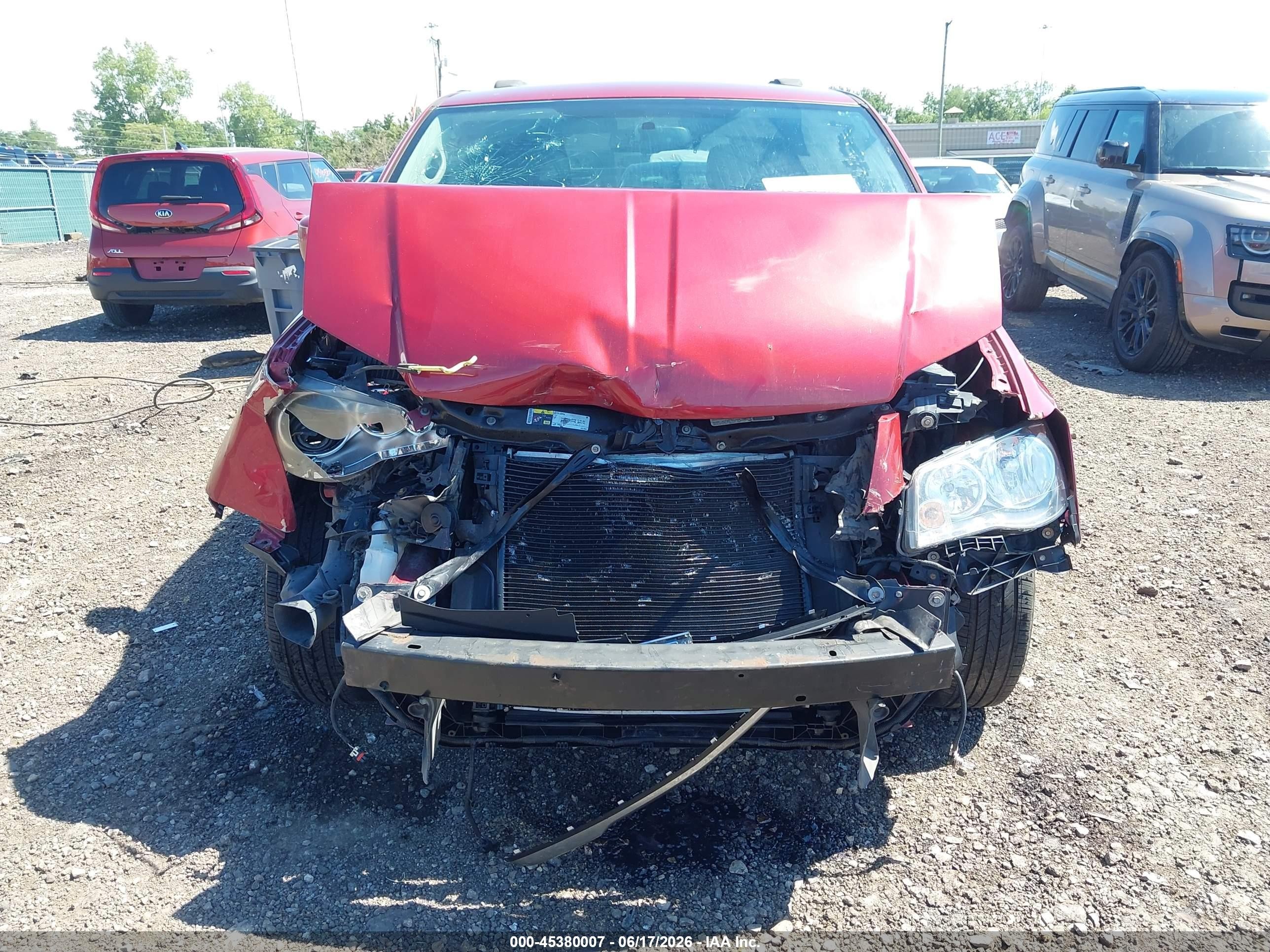 2013 Chrysler Town & Country Touring Red vin: 2C4RC1BG2DR767083