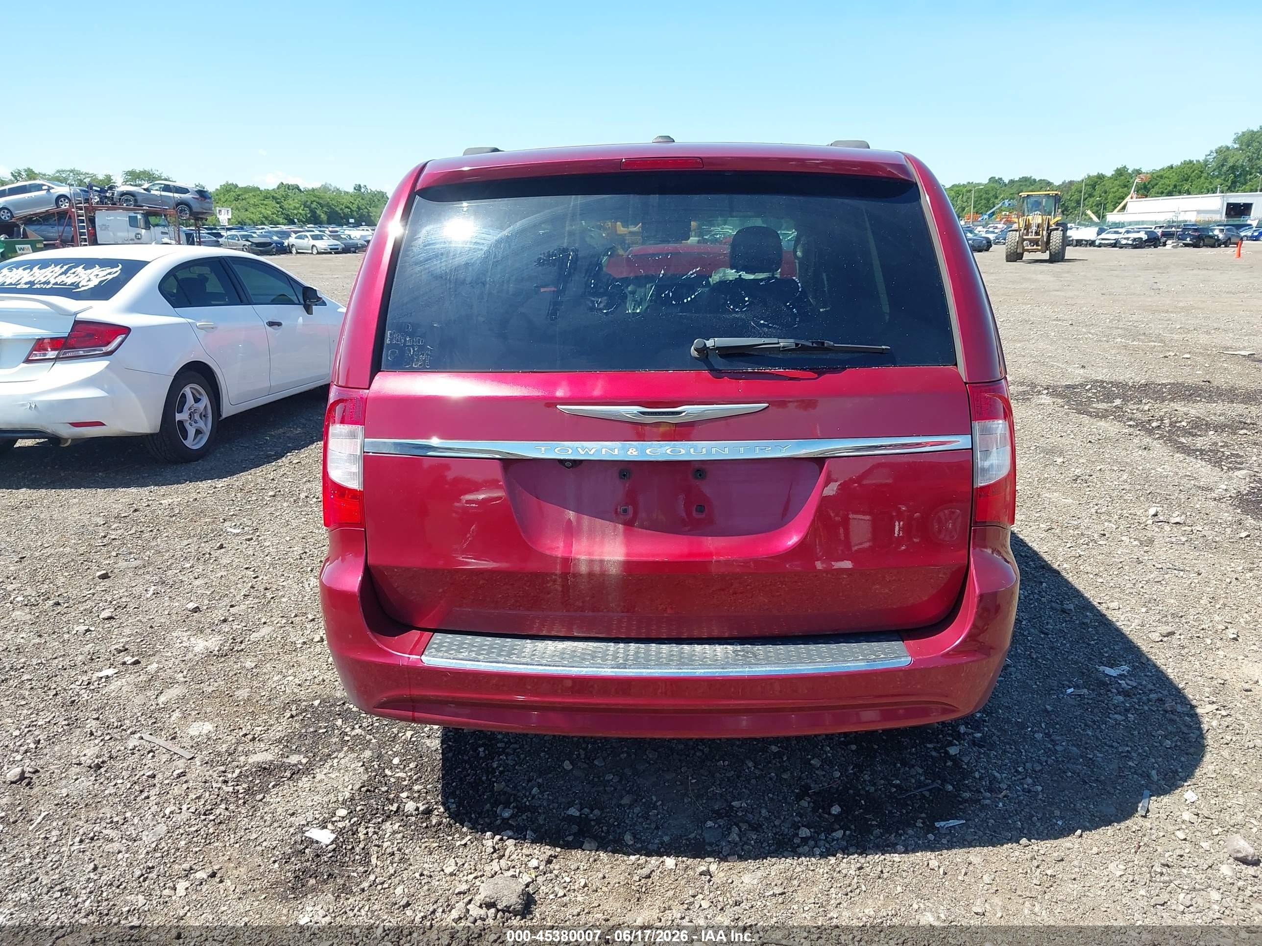 2013 Chrysler Town & Country Touring Red vin: 2C4RC1BG2DR767083