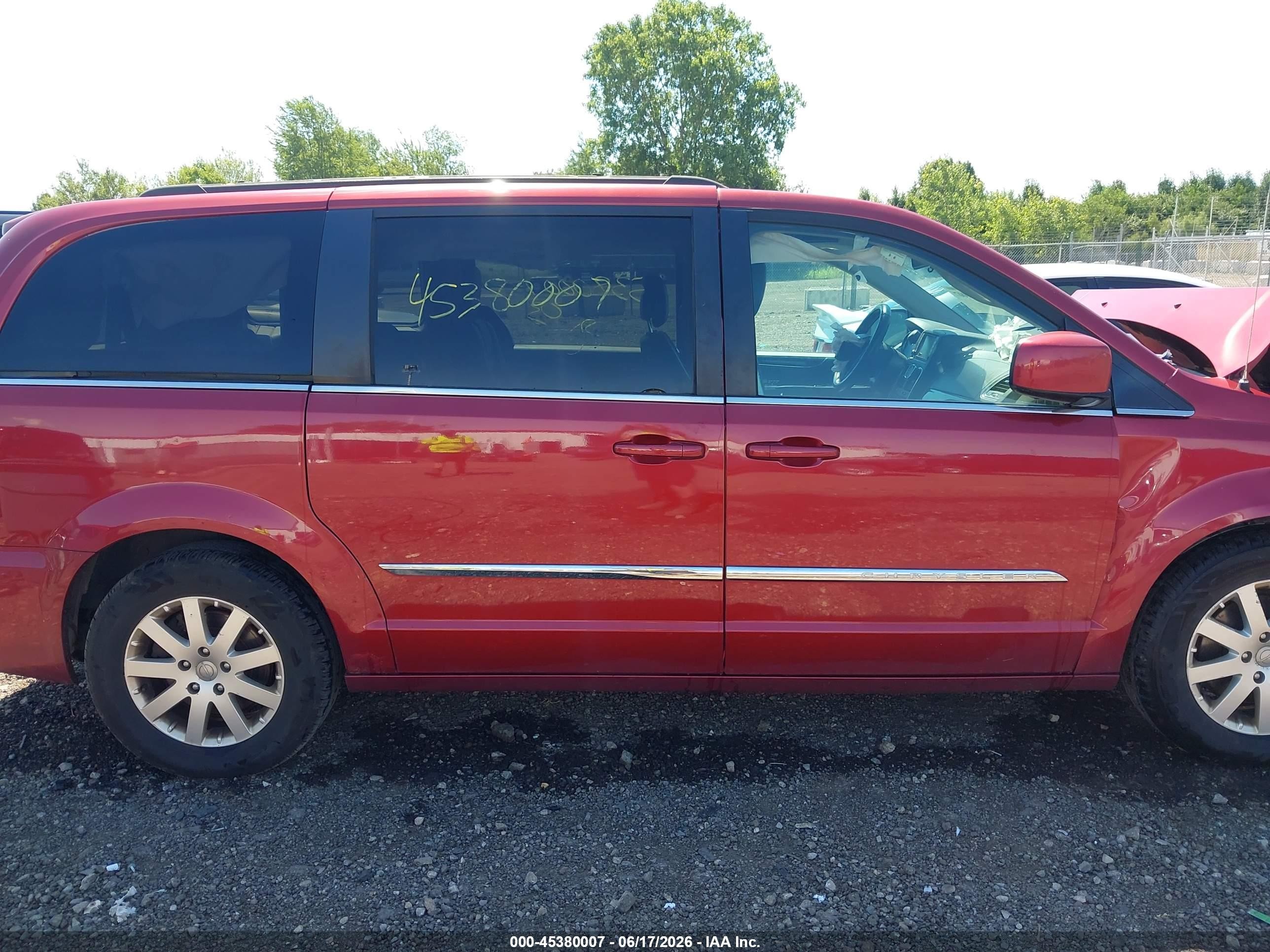 2013 Chrysler Town & Country Touring Red vin: 2C4RC1BG2DR767083