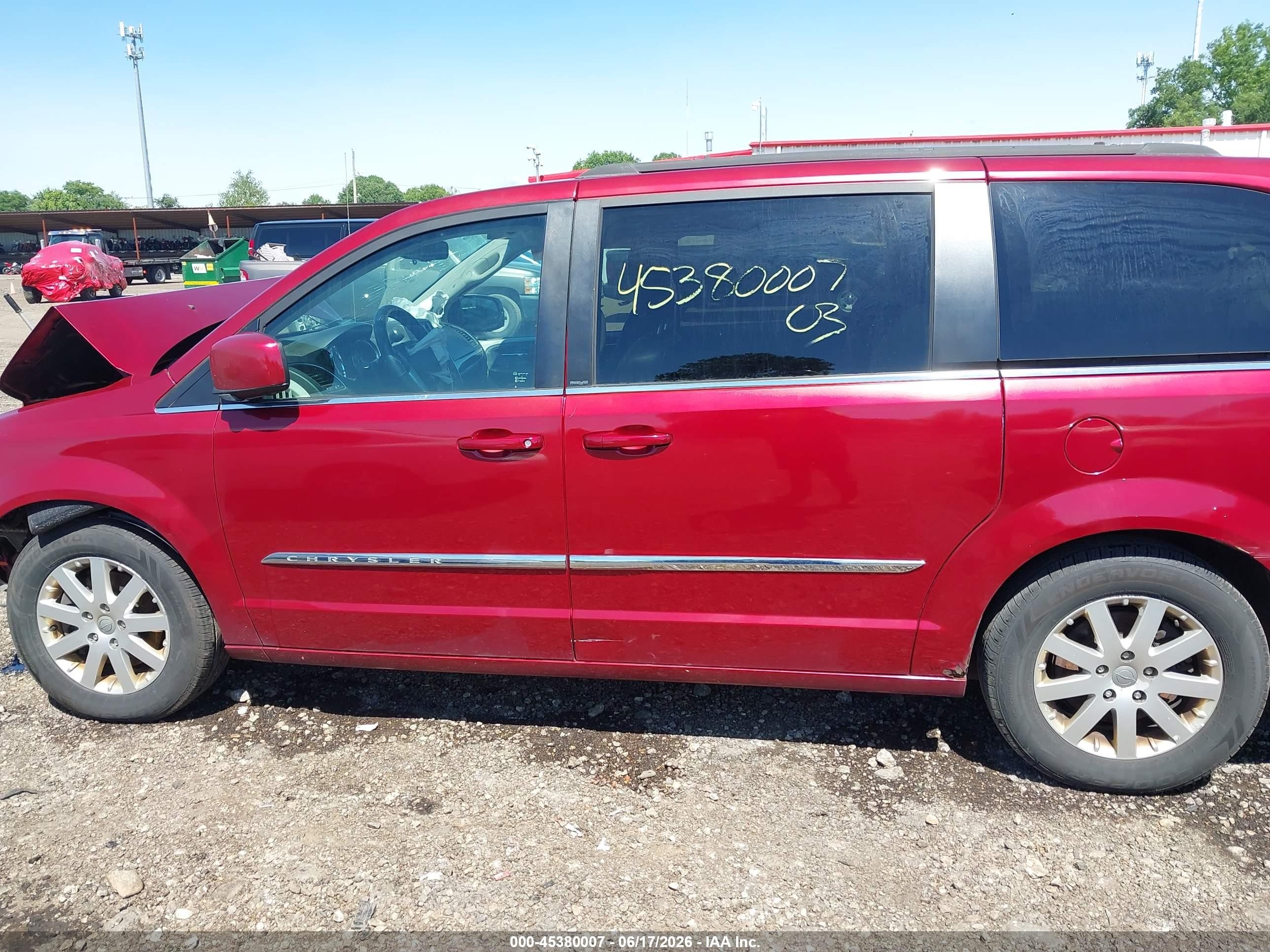 2013 Chrysler Town & Country Touring Red vin: 2C4RC1BG2DR767083