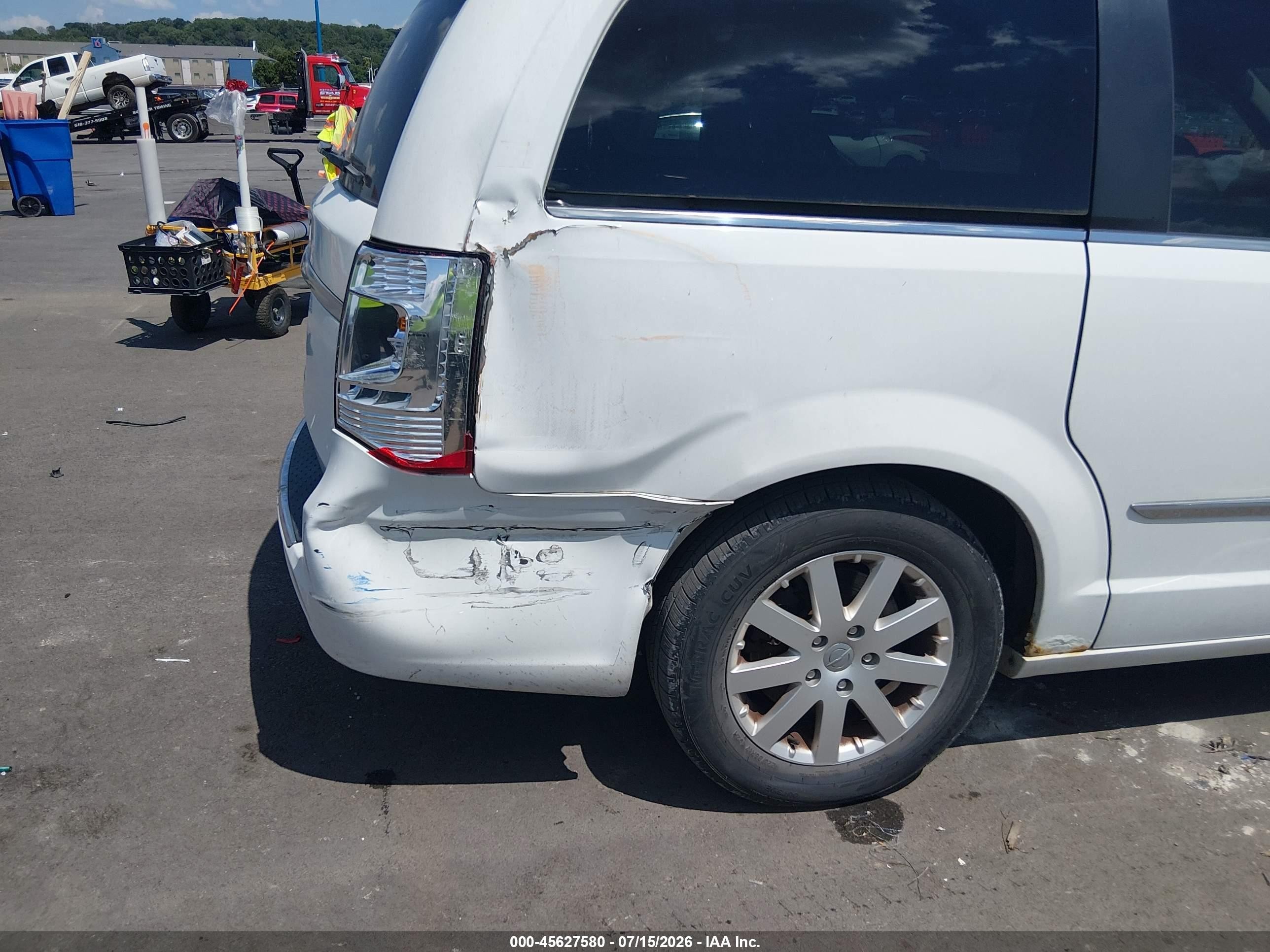 2013 Chrysler Town & Country Touring Белый vin: 2C4RC1BG2DR815147