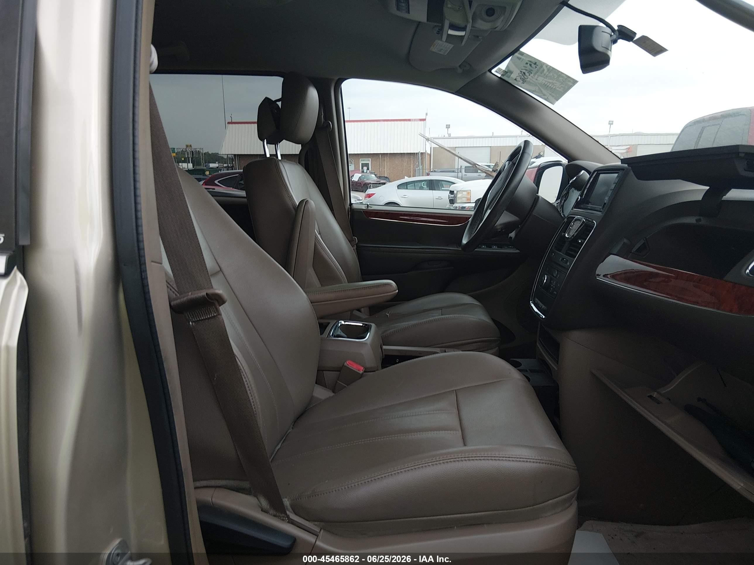 2014 Chrysler Town & Country Touring Tan vin: 2C4RC1BG2ER131264