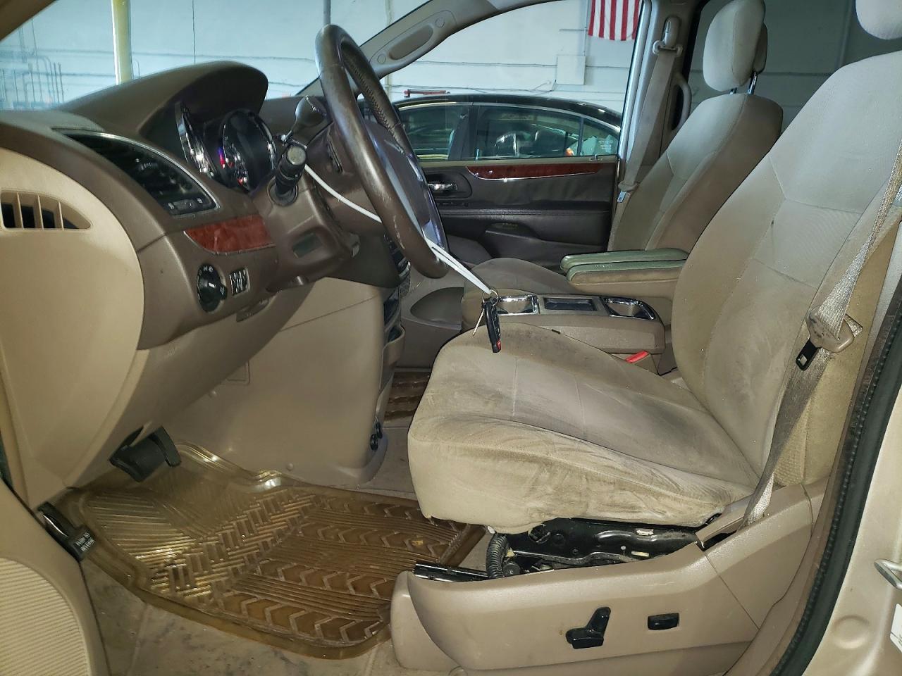 2014 Chrysler Town & Country Touring Бежевый vin: 2C4RC1BG2ER172395